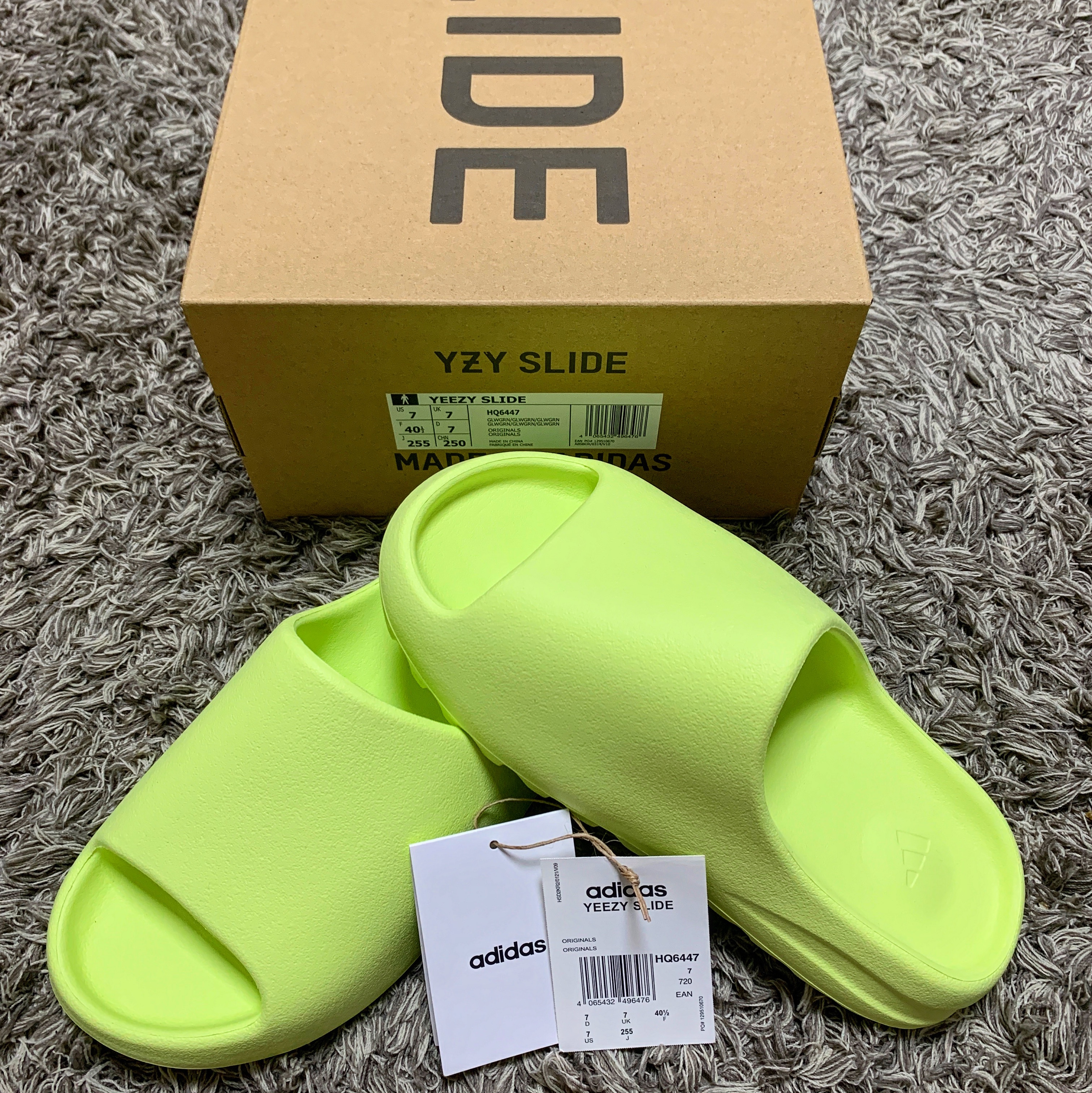 Adidas Yeezy Slide Glow Green 2022/2023 착용 스타일