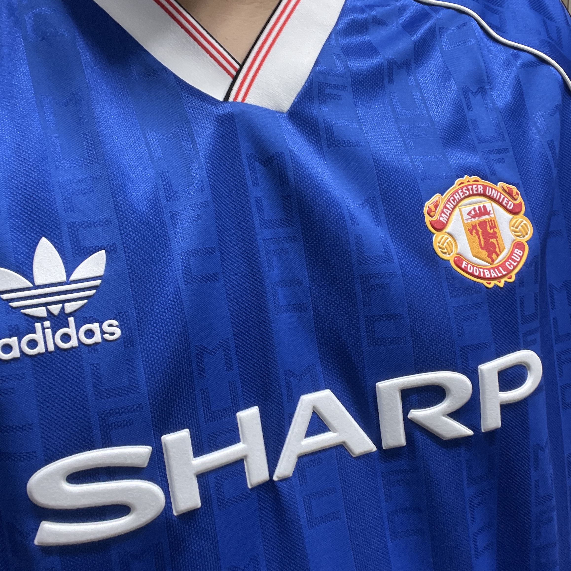 Adidas Manchester United 1988/90 Jersey Collegiate Royal - US Sizing 착용 스타일