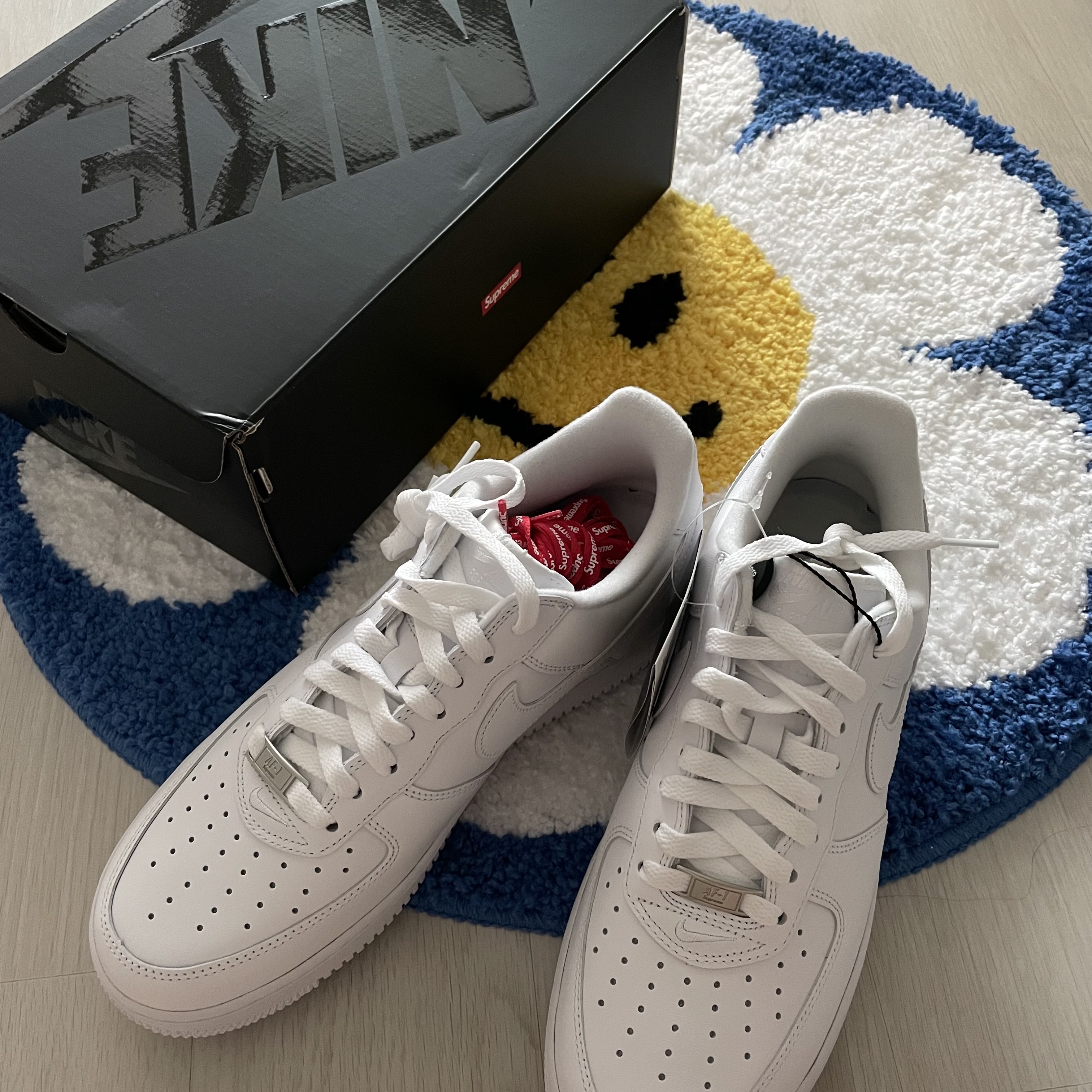Nike x Supreme Air Force 1 Low White 착용 스타일