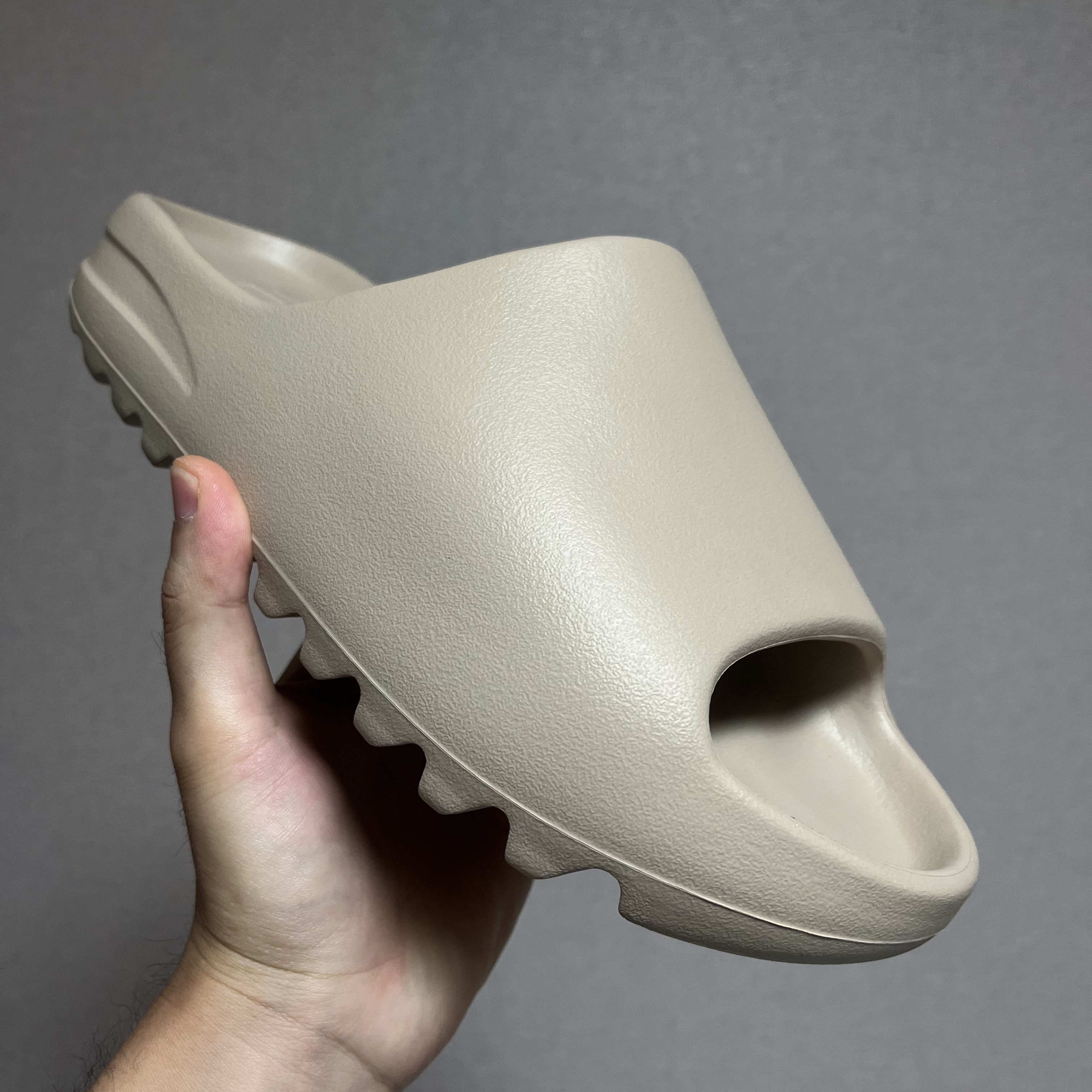 Adidas Yeezy Slide Pure - Re-Release Ver. 착용 스타일