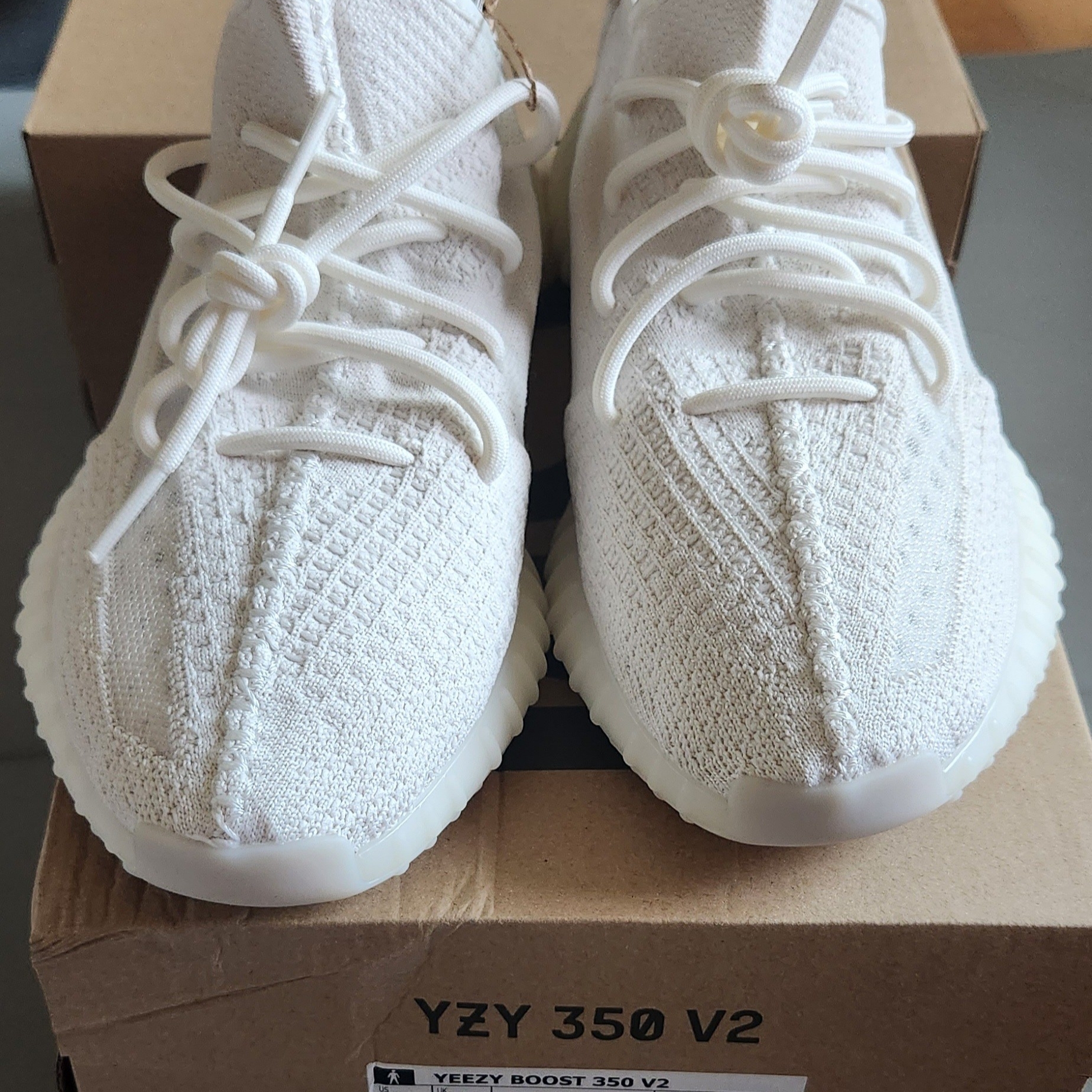 Adidas Yeezy Boost 350 V2 Bone 착용 스타일 - 2