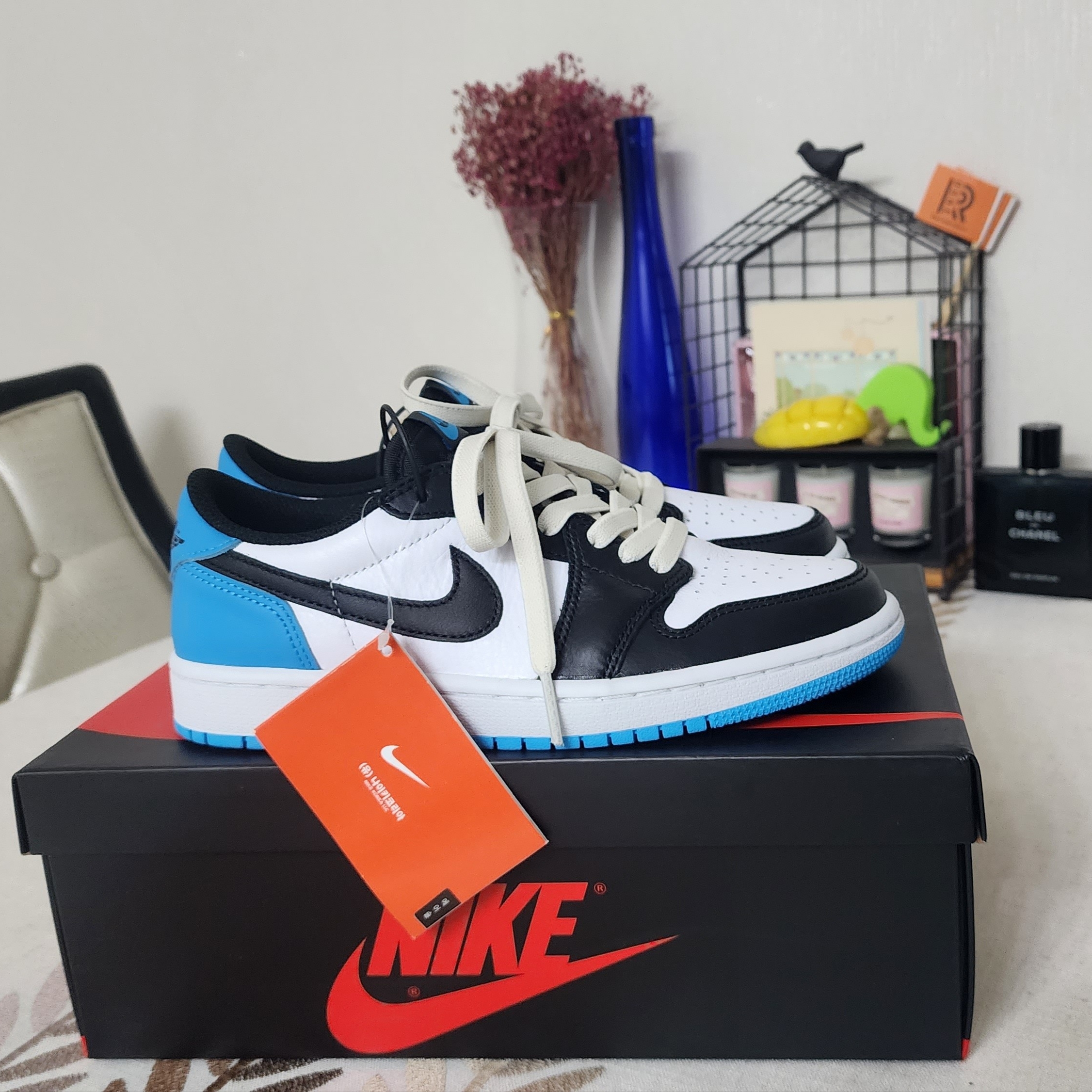 (W) Jordan 1 Retro Low OG Black and Dark Powder Blue 착용 스타일