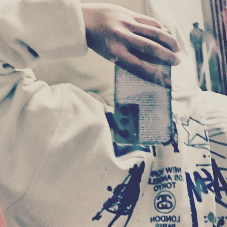 Stussy Sara Zip Hoodie Stone 착용 스타일
