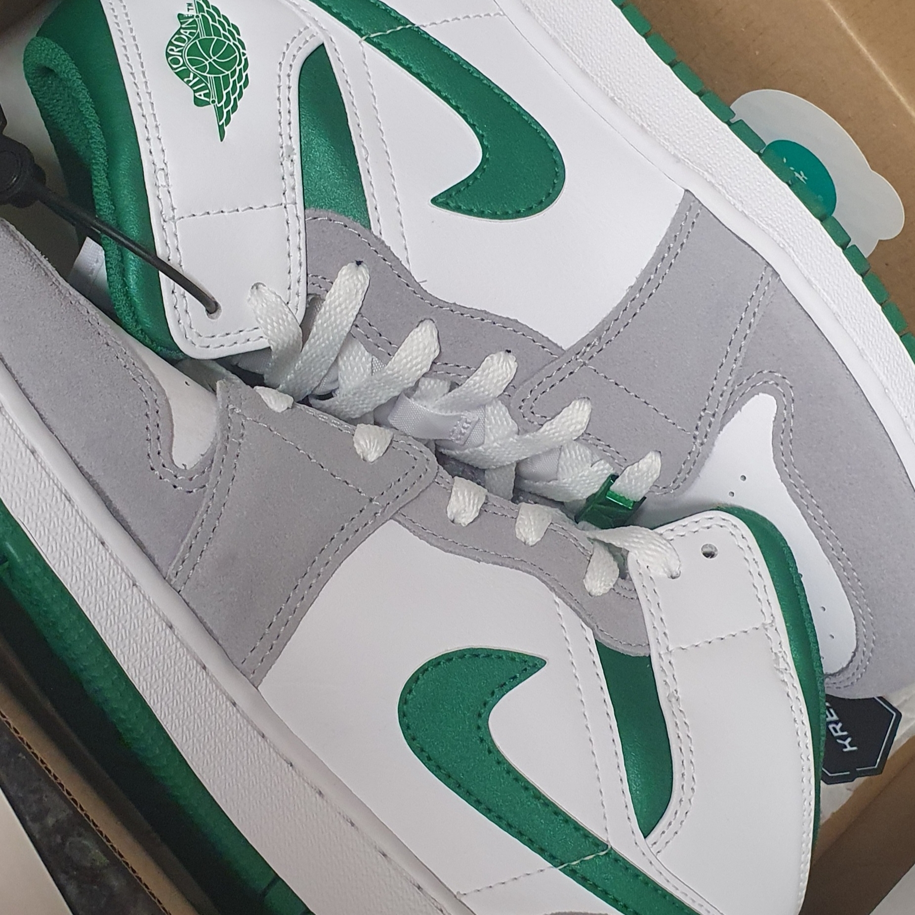 (GS) Jordan 1 Mid SE Pine Green Light Smoke Grey 착용 스타일