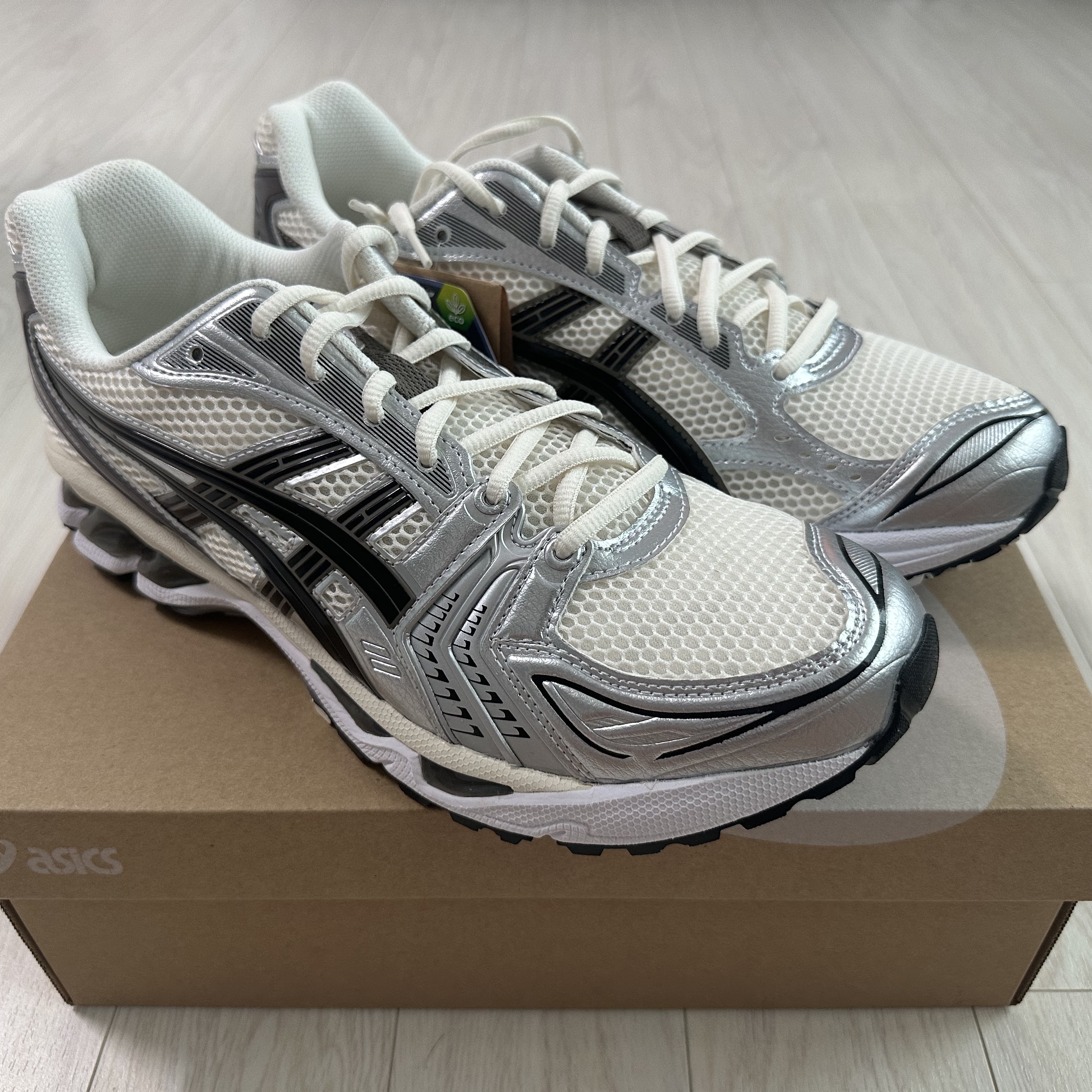 Asics Gel-Kayano 14 Cream Black 착용 스타일
