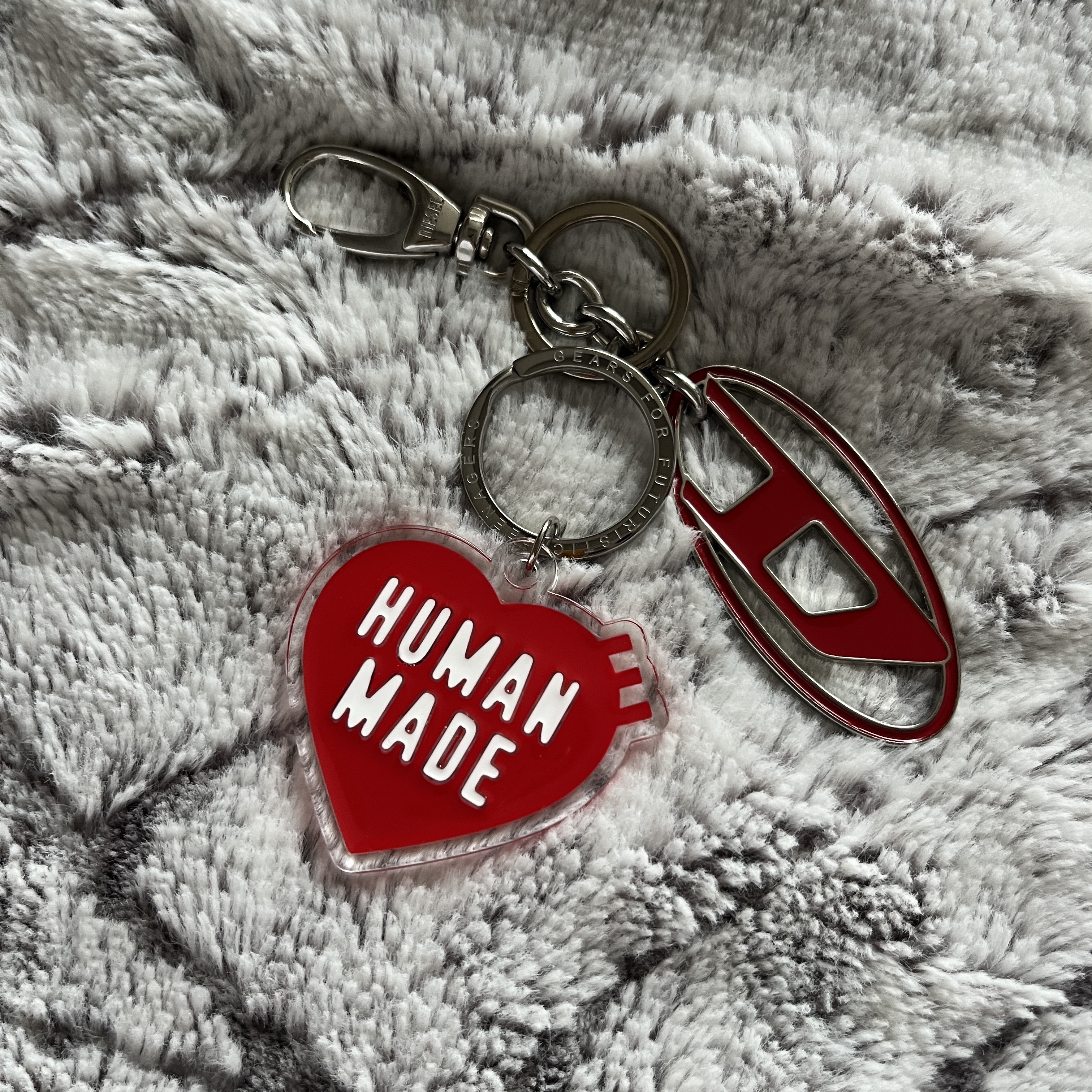 Human Made Heart Keyring Red, Diesel Holy B Logo Keyring Red 착용 스타일