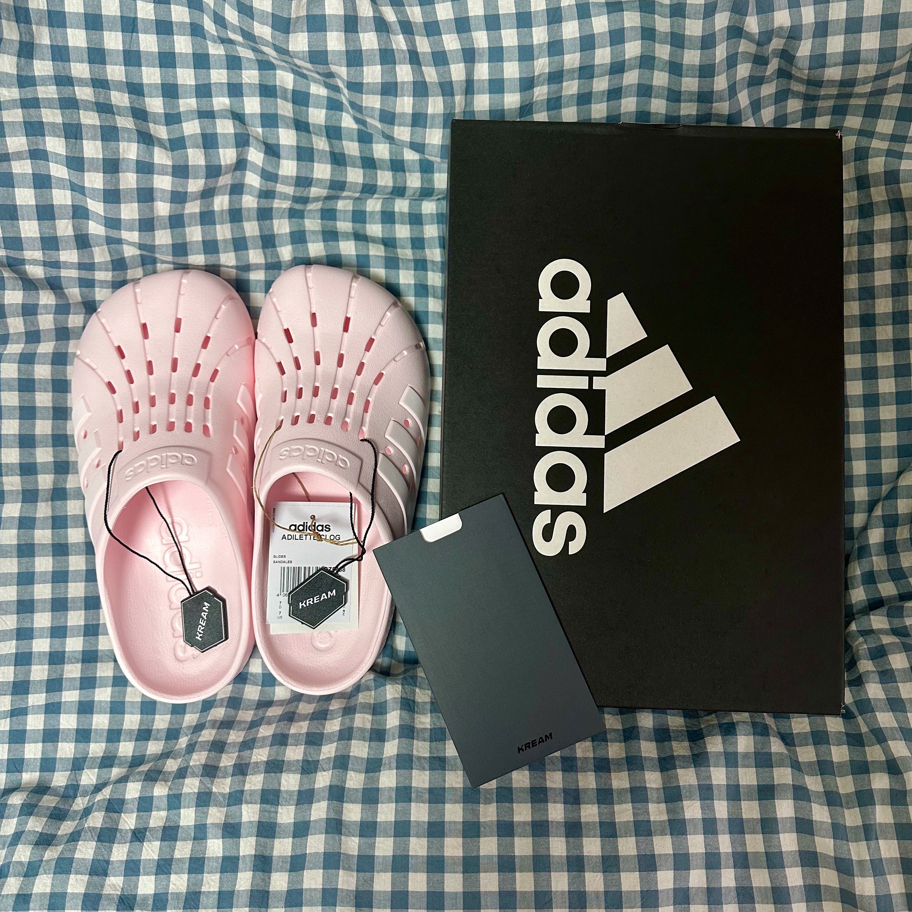 Adidas Adilette Clogs Almost Pink 착용 스타일