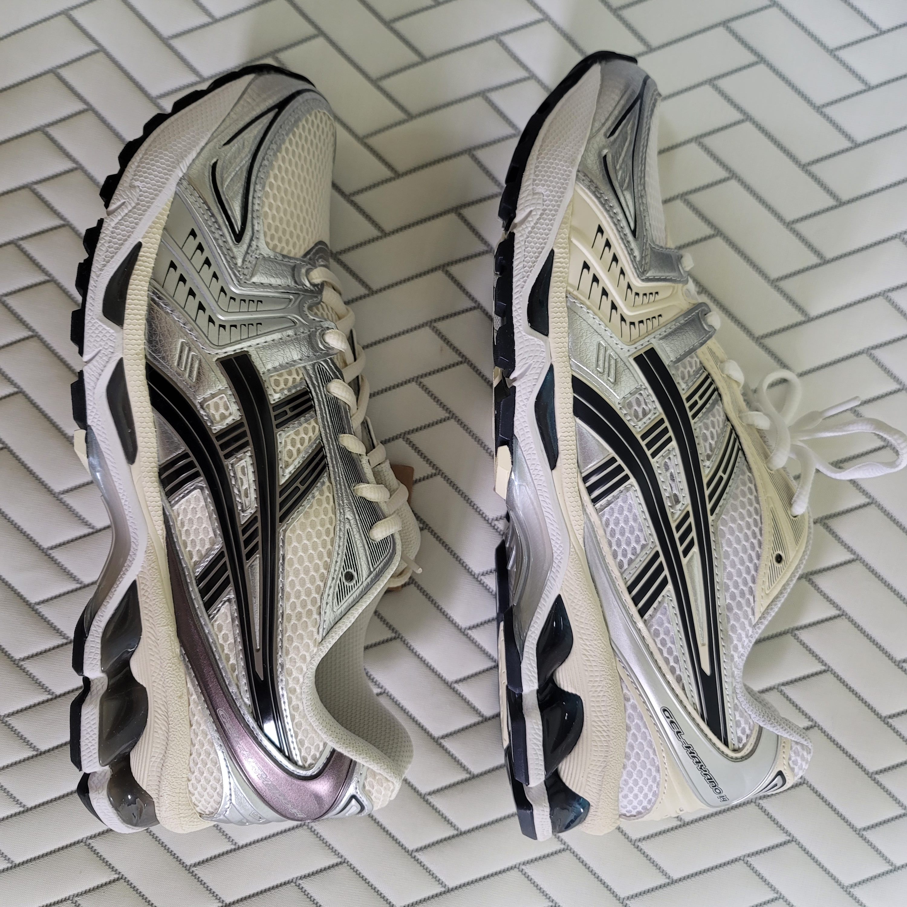 Asics Gel-Kayano 14 Cream Black, (W) Asics Gel-Kayano 14 White Midnight 착용 스타일