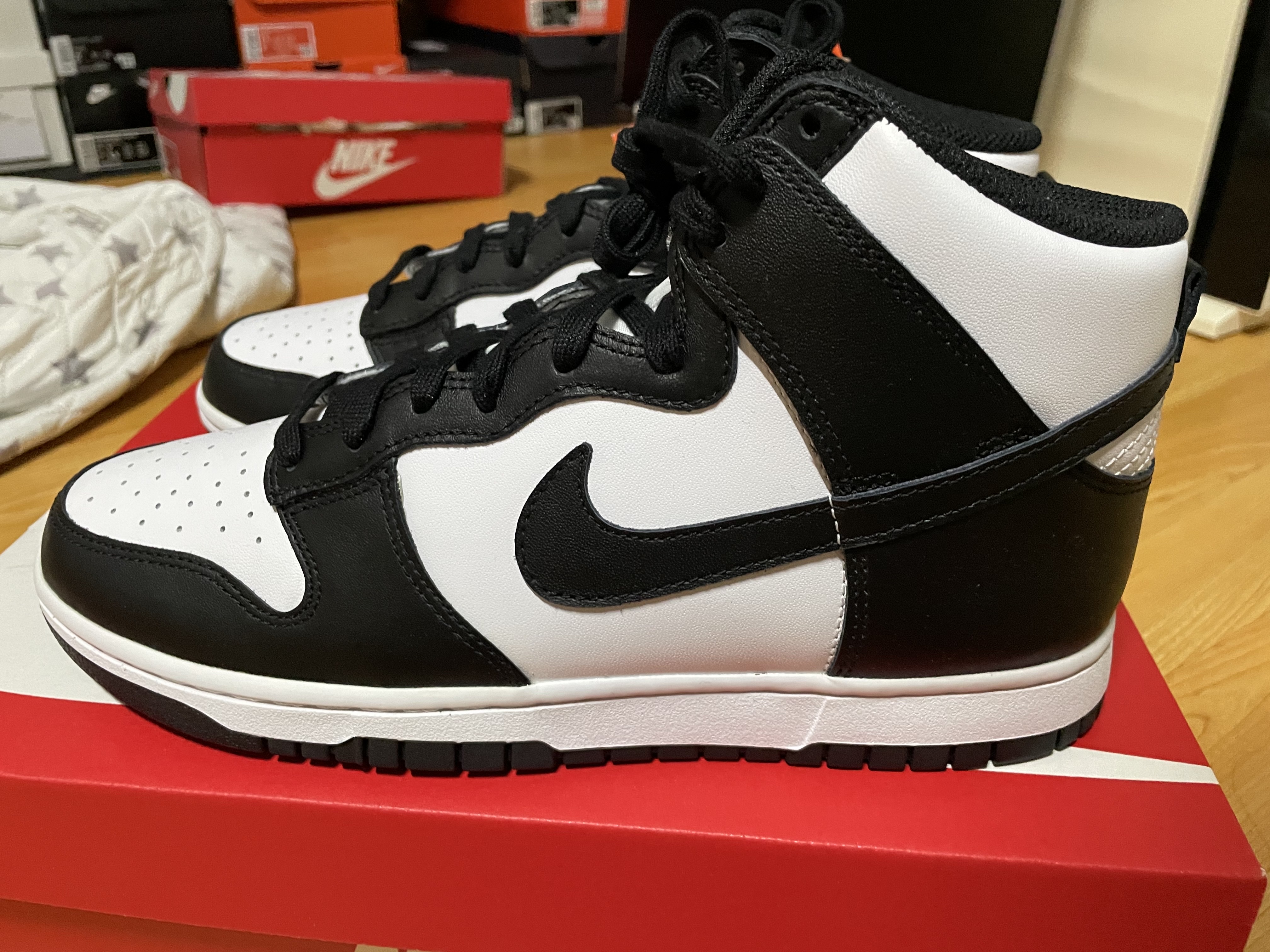 Nike Dunk High Retro Black and White 착용 스타일