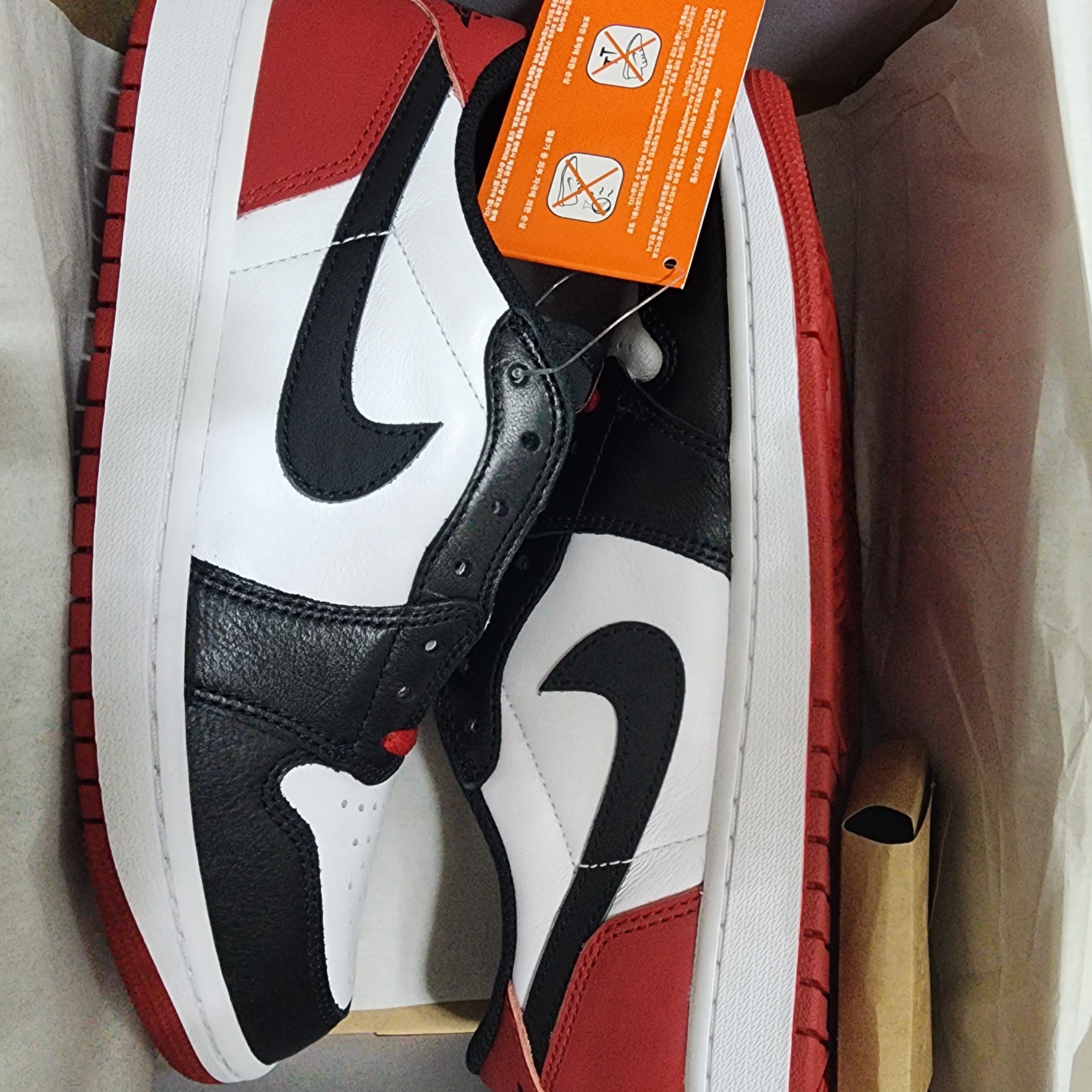Jordan 1 Retro Low OG Black Toe, Jordan 1 Retro Low OG Black and Dark Powder Blue 착용 스타일 - 4