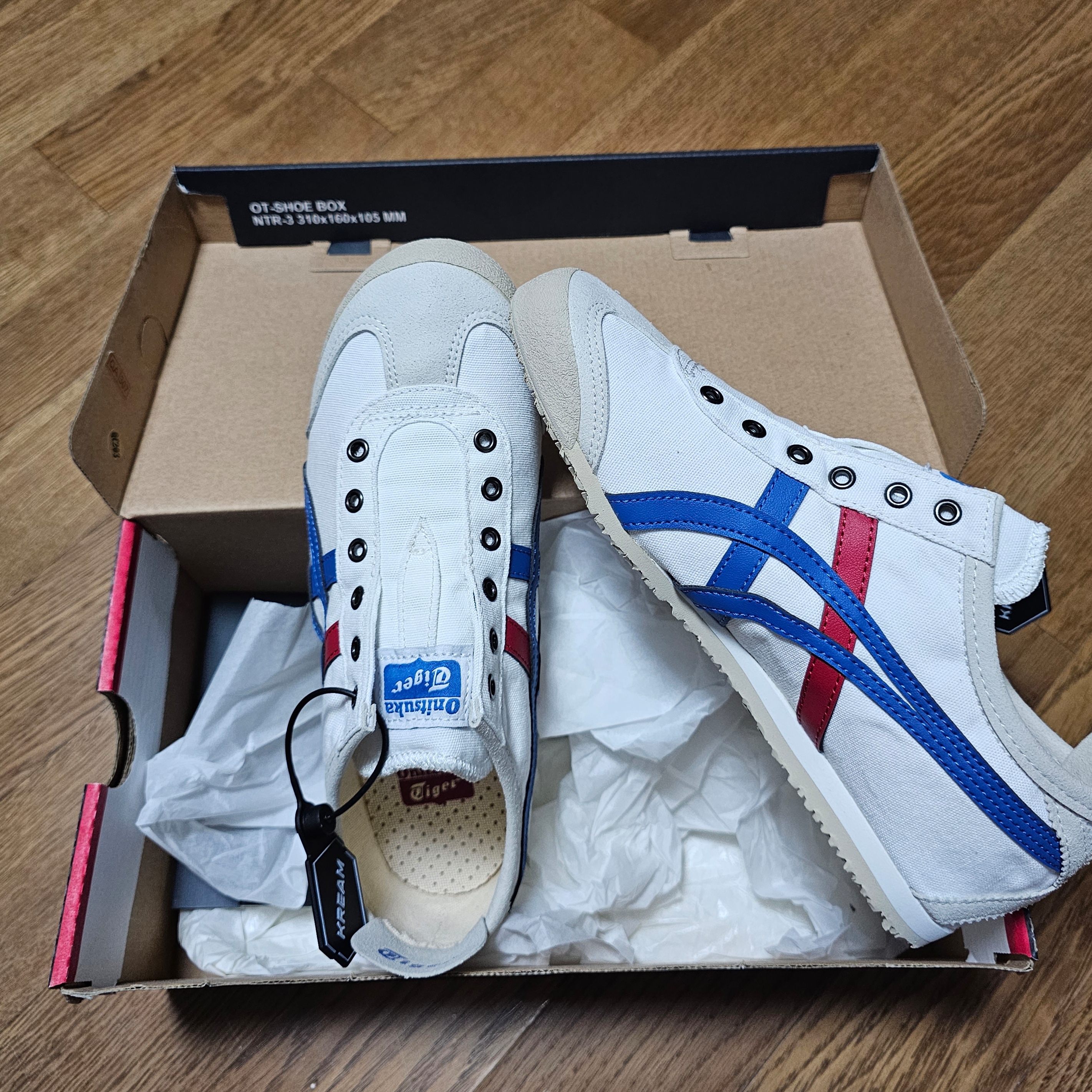Onitsuka Tiger Mexico 66 Slip-On White Tricolor 착용 스타일
