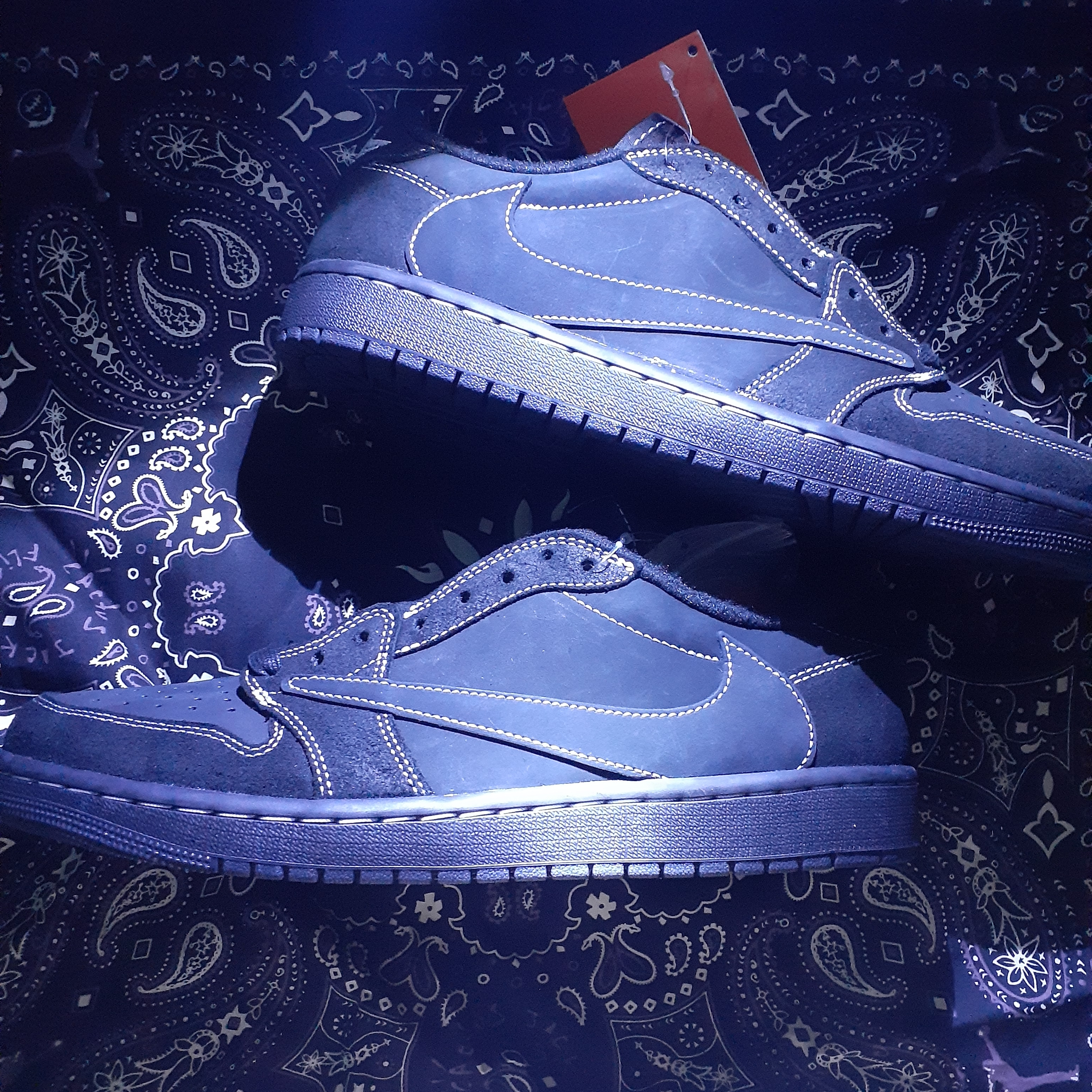 Jordan 1 x Travis Scott Retro Low OG SP Black Phantom 착용 스타일 - 1