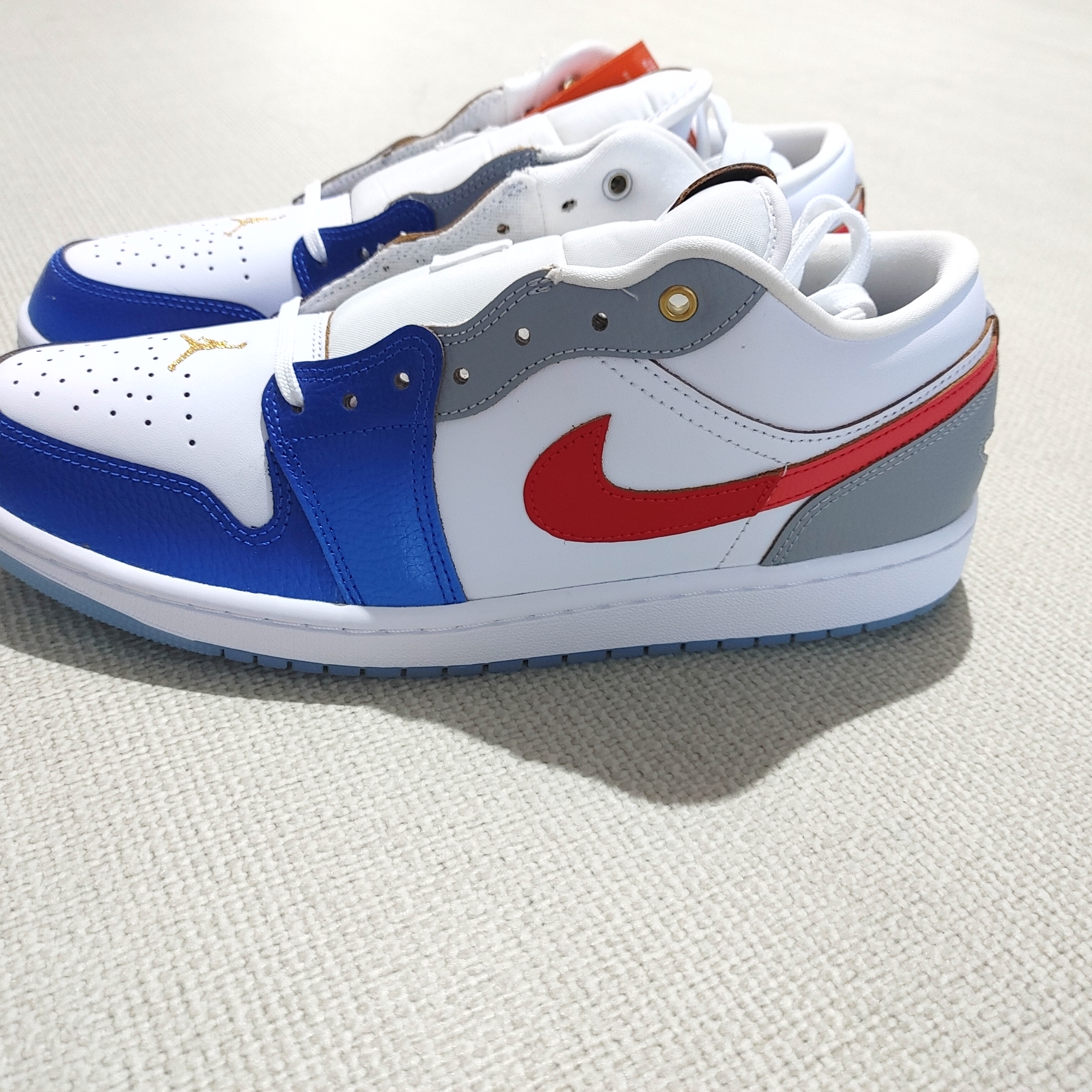 Jordan 1 Low SE White Game Royal University Red 착용 스타일