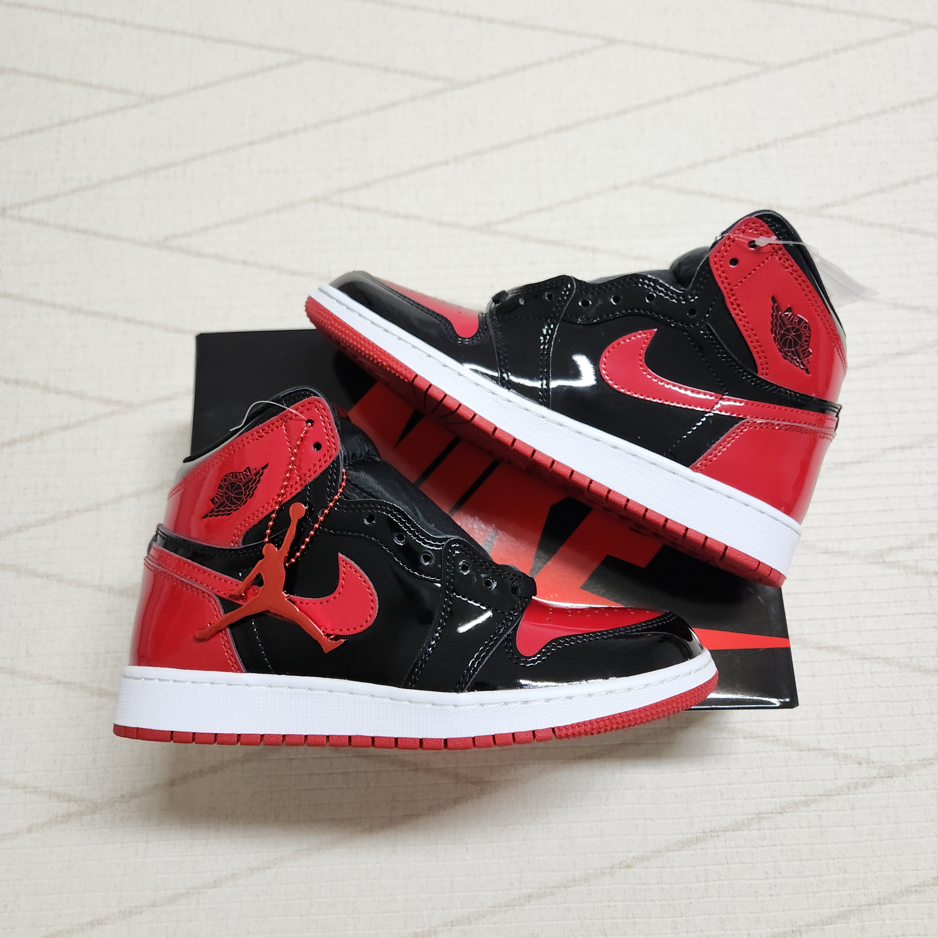 (GS) Jordan 1 Retro High OG Patent Bred 착용 스타일 - 3