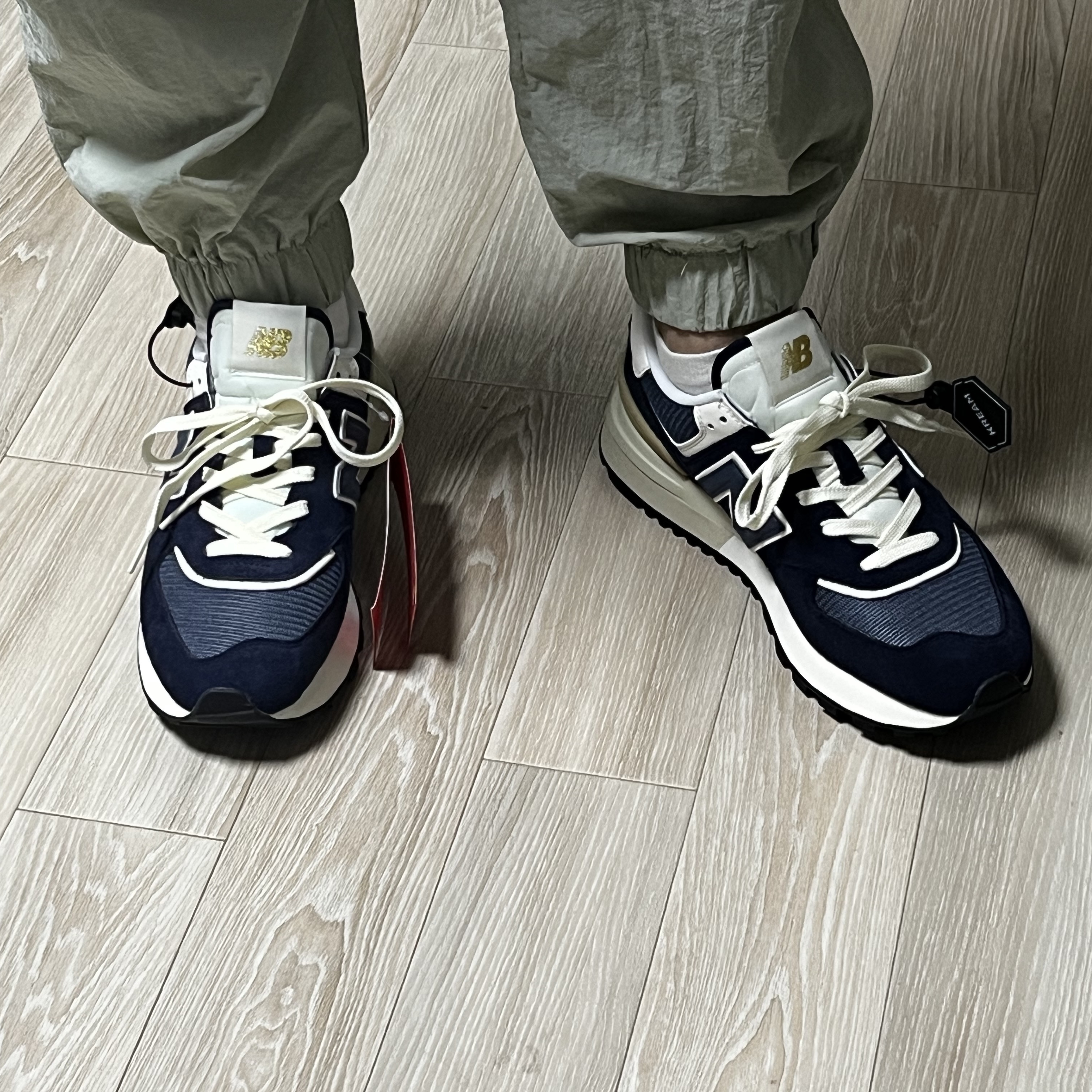 New Balance 574 Legacy Navy 착용 스타일