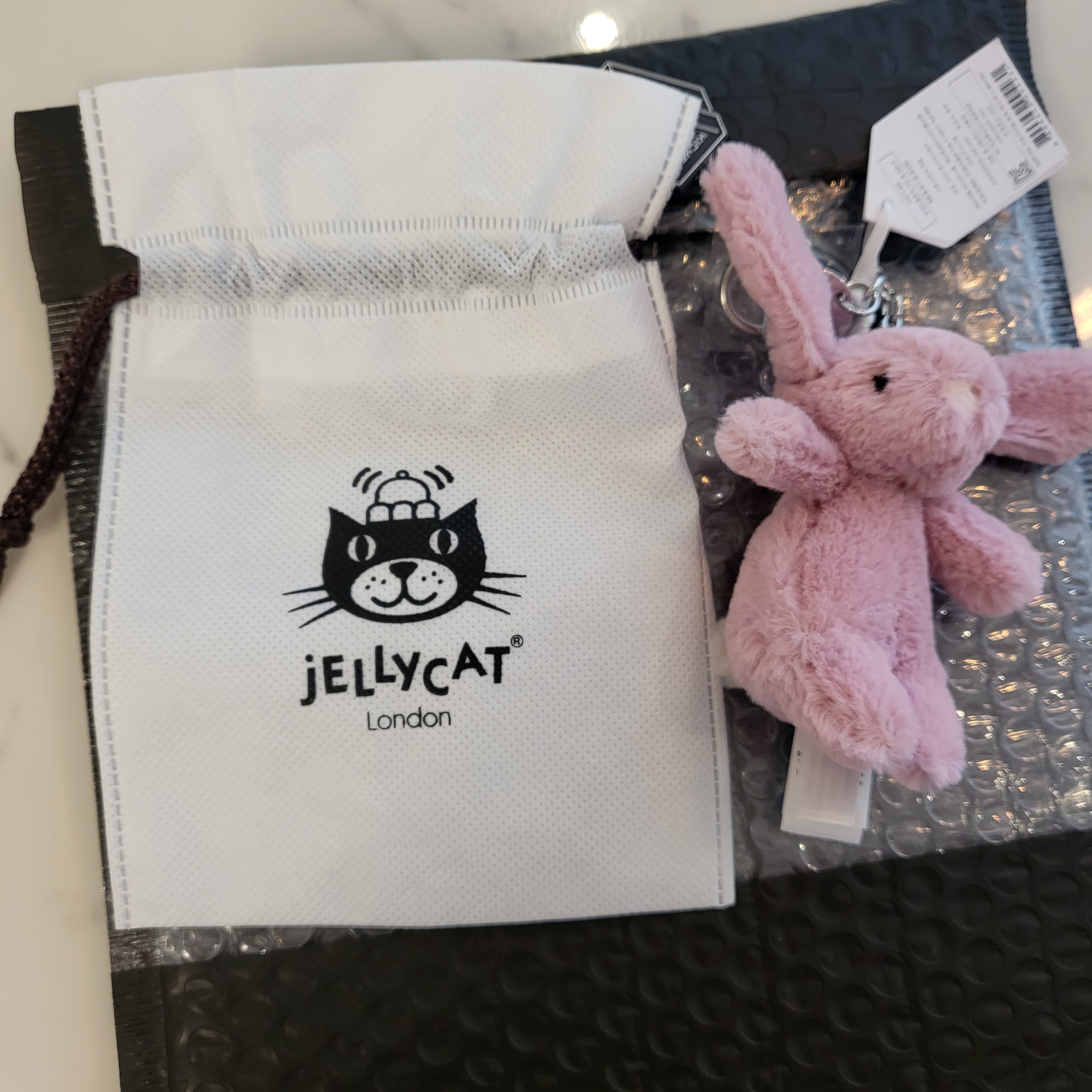 Jellycat Bashful Bunny Bag Charm Tulip 착용 스타일 - 1