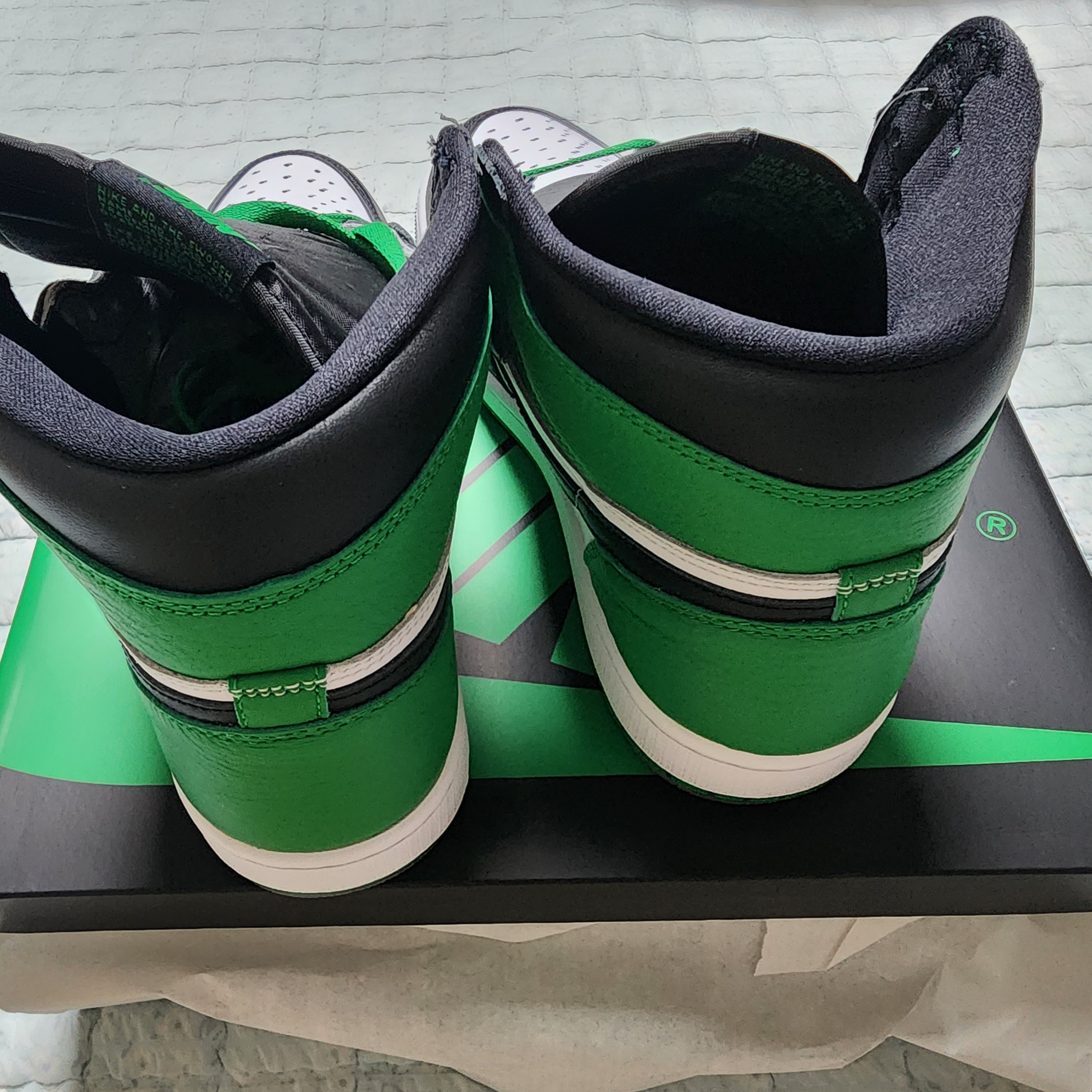 Jordan 1 Retro High OG Black and Lucky Green 착용 스타일 - 5