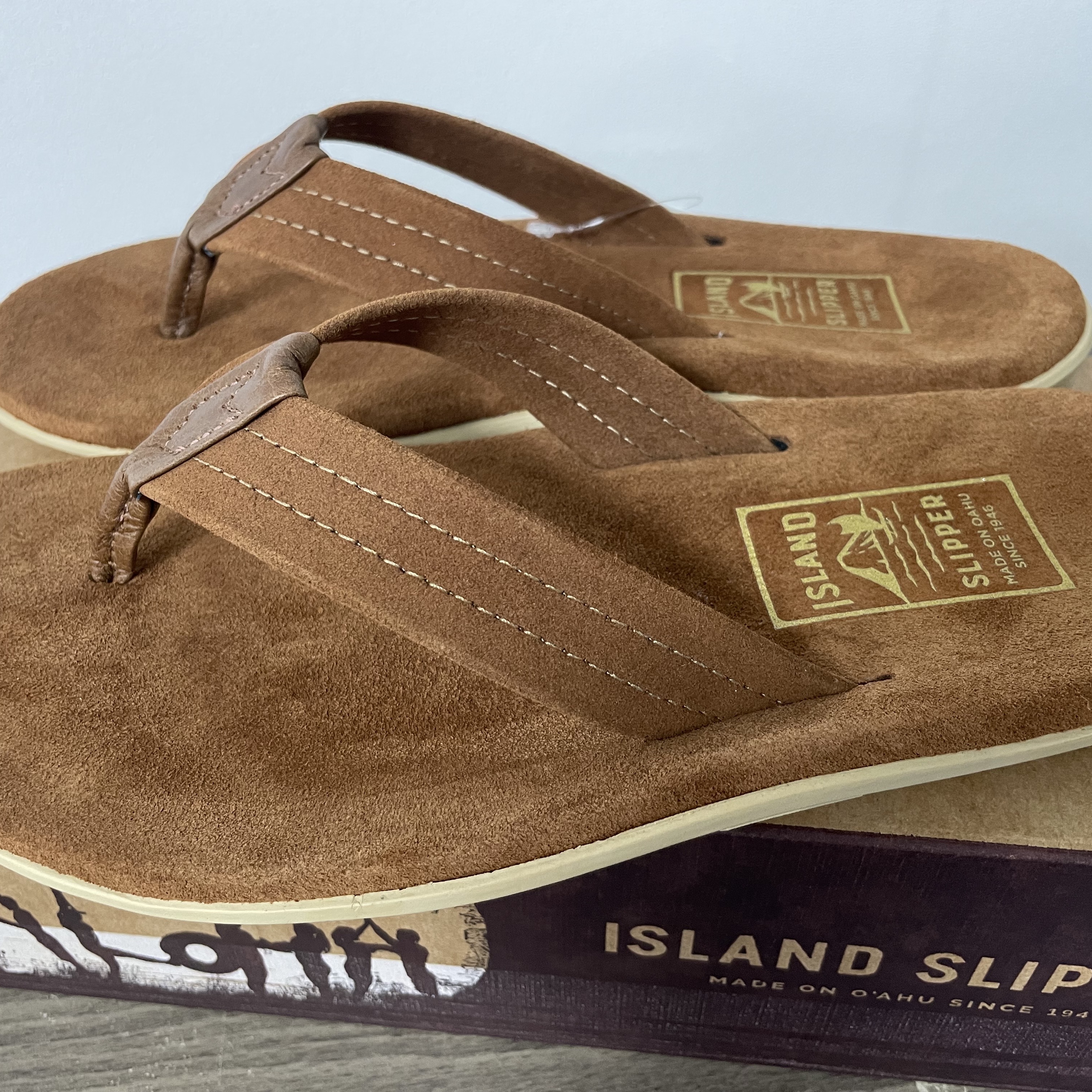 Island Slipper Slide Peanut Suede 착용 스타일