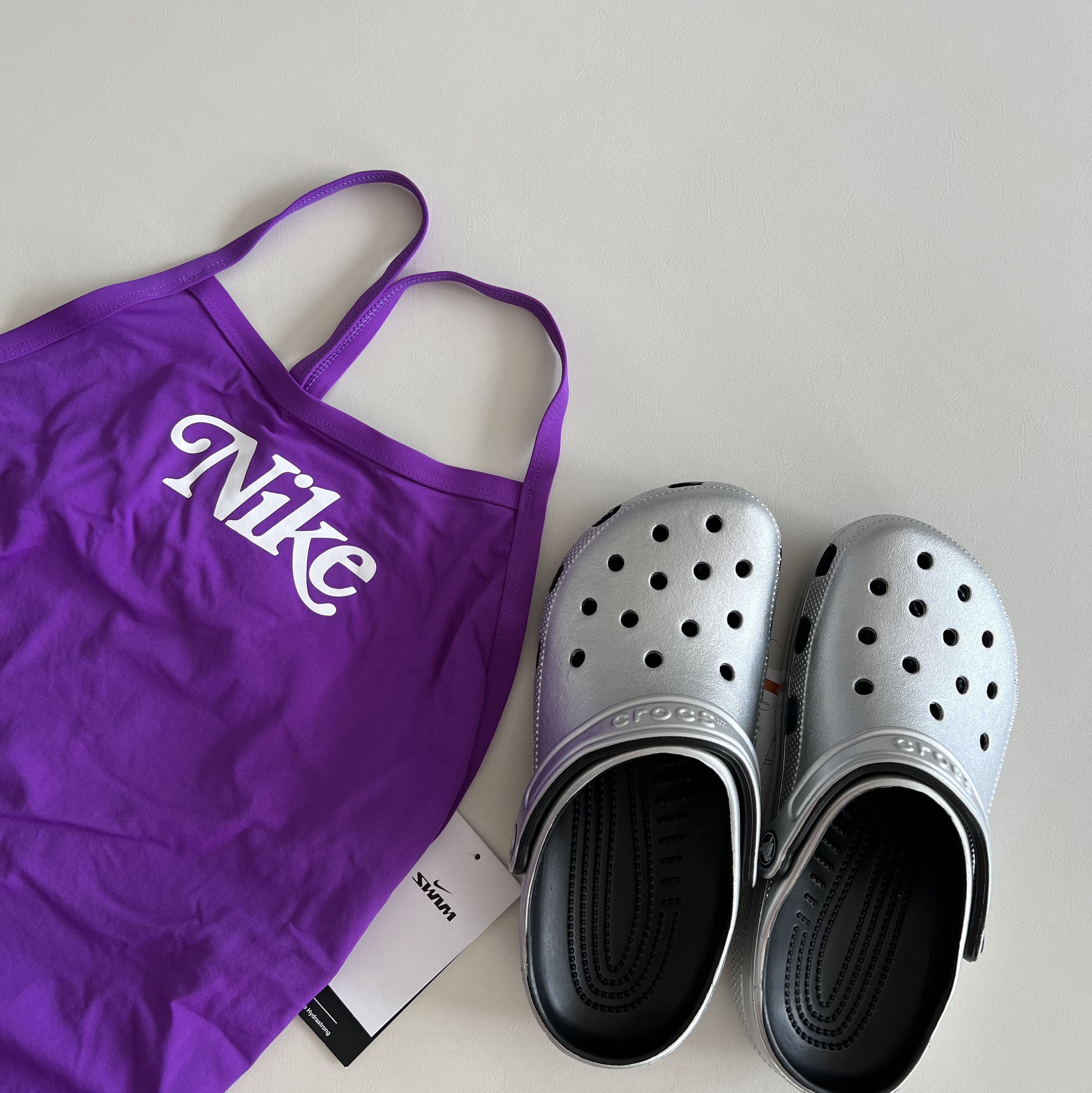 Crocs Classic Metallic Clog Silver 착용 스타일