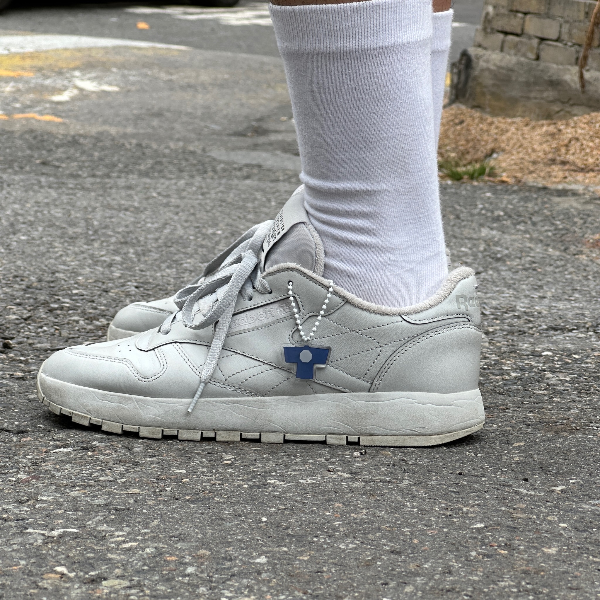 Reebok x Maison Margiela Classic Leather Tabi Shoes Grey 착용 스타일