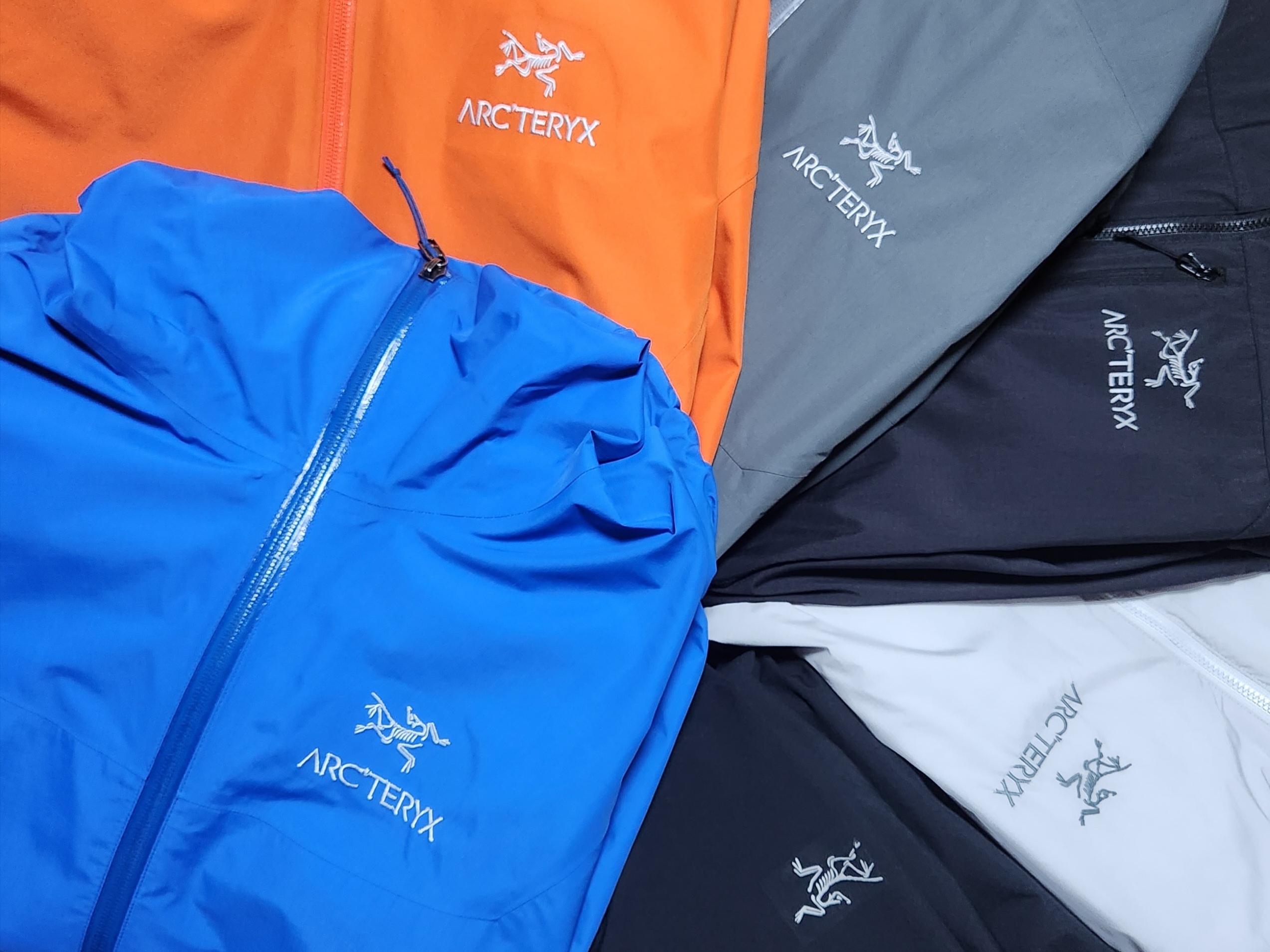 Arc'teryx Squamish Hoody Black, Arc'teryx Solano Hoody Black 착용 스타일