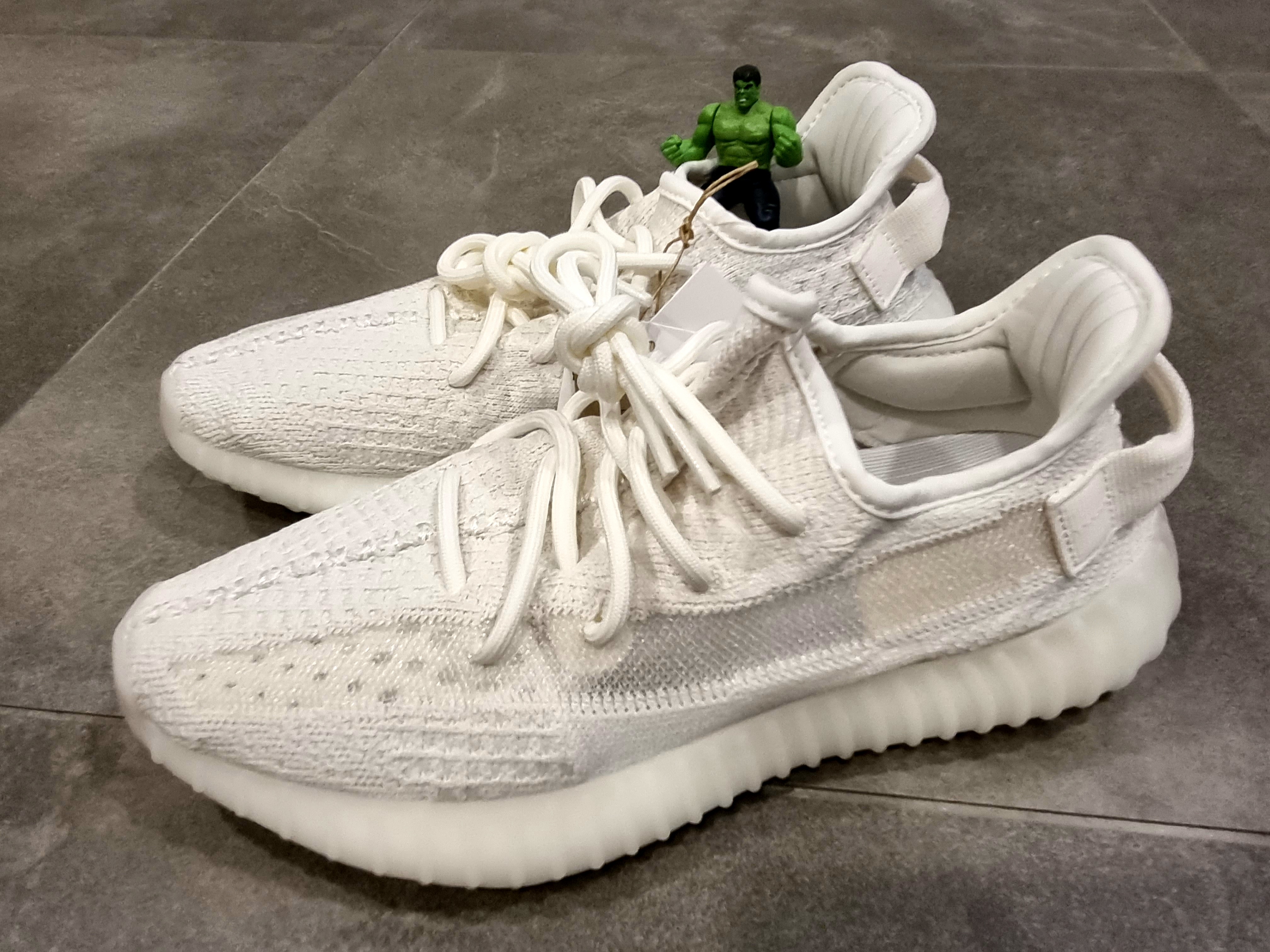 Adidas Yeezy Boost 350 V2 Bone 착용 스타일 - 1