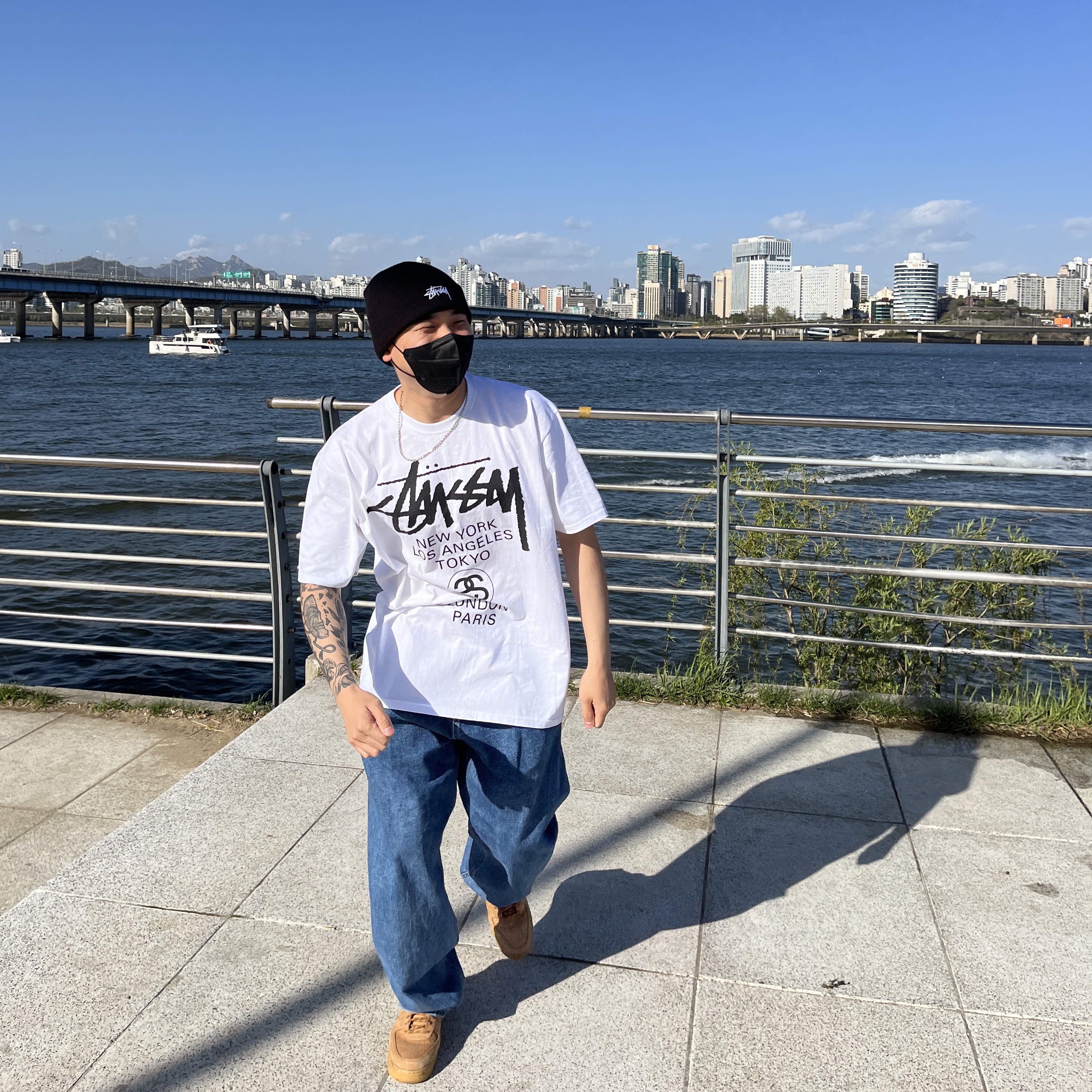 Stussy World Tour T-Shirt White, Stussy Stock Cuff Beanie Black 착용 스타일