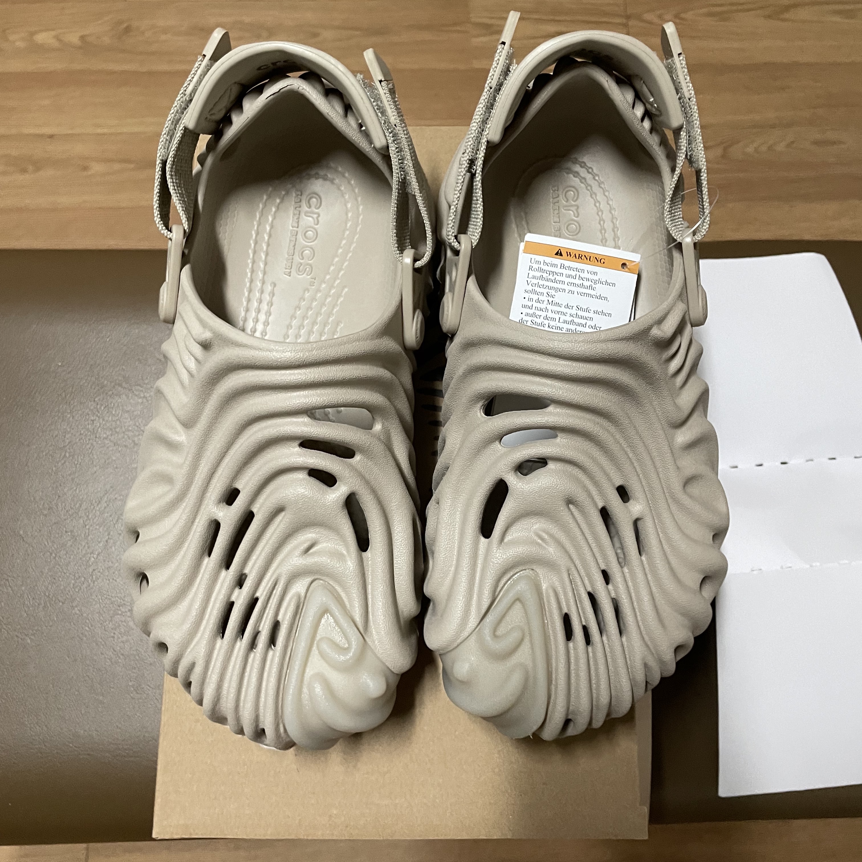 Crocs x Salehe Bembury Pollex Clog Horchata 착용 스타일
