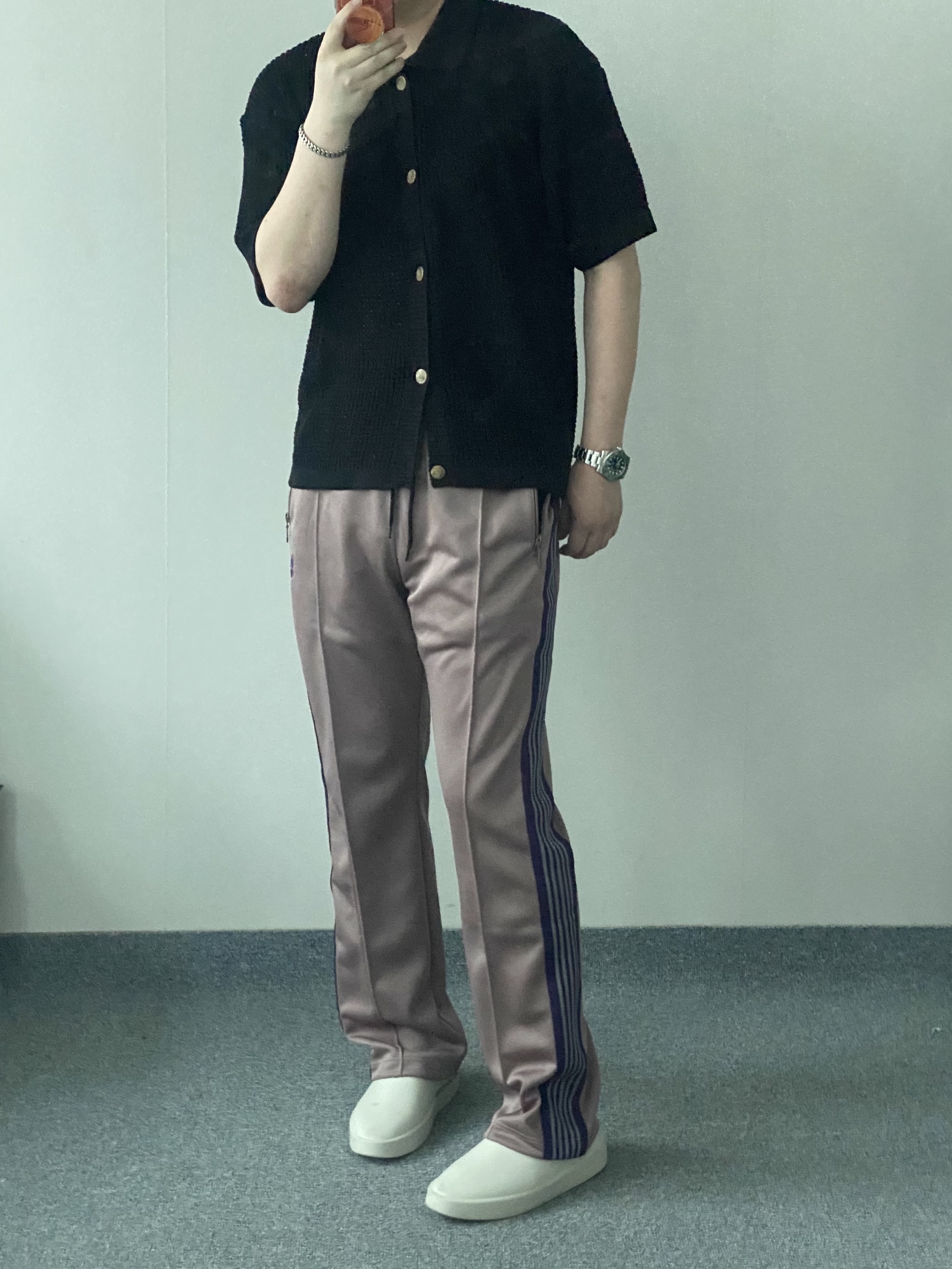 Fear of God The California Cement, Needles Narrow Track Pants Poly Smooth Taupe 착용 스타일