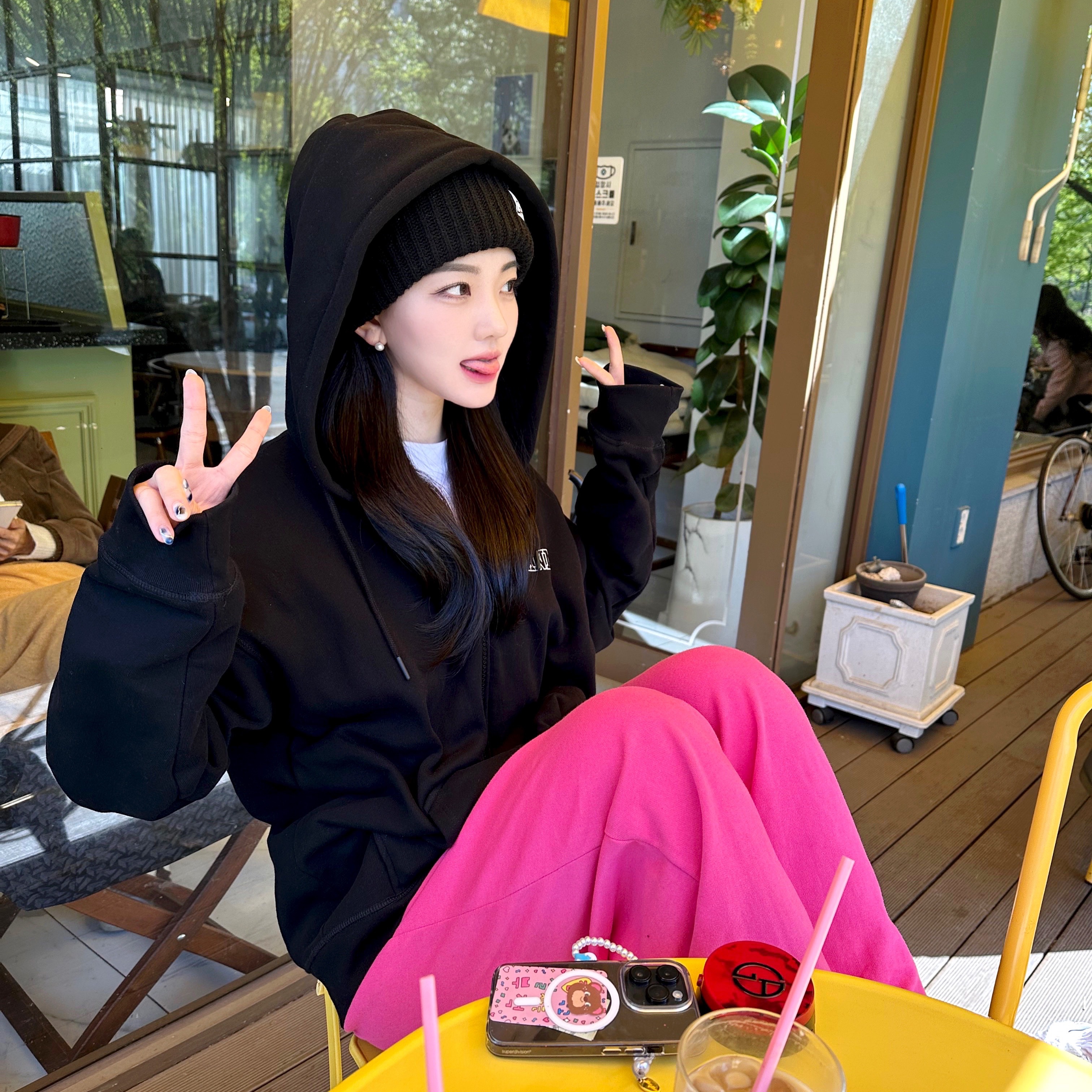 (W) Ganni Software Isoli Oversized Zip Hoodie Black, Ganni Wool Beanie Black Melange 착용 스타일