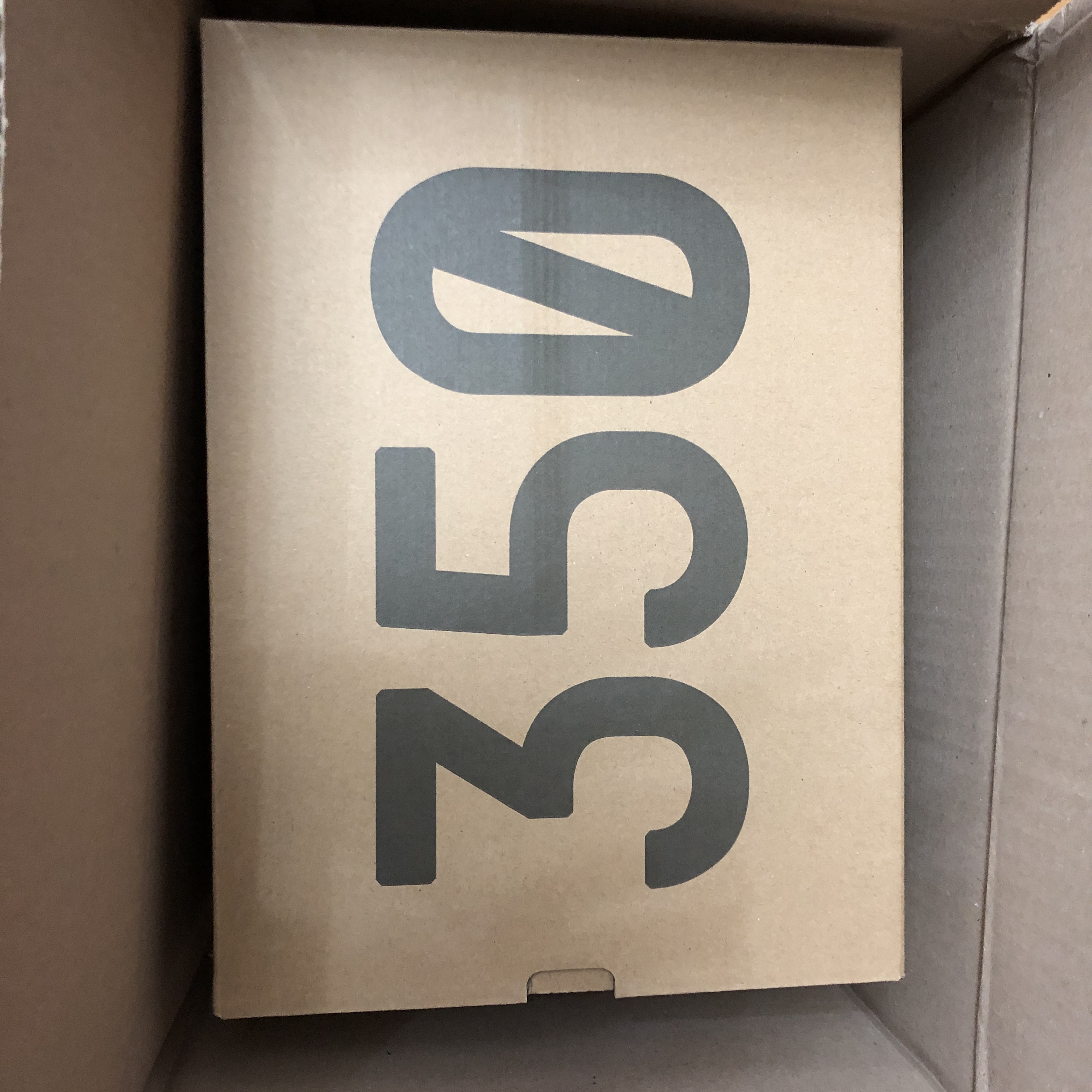 Adidas Yeezy Boost 350 V2 Cream/Triple White 착용 스타일 - 2