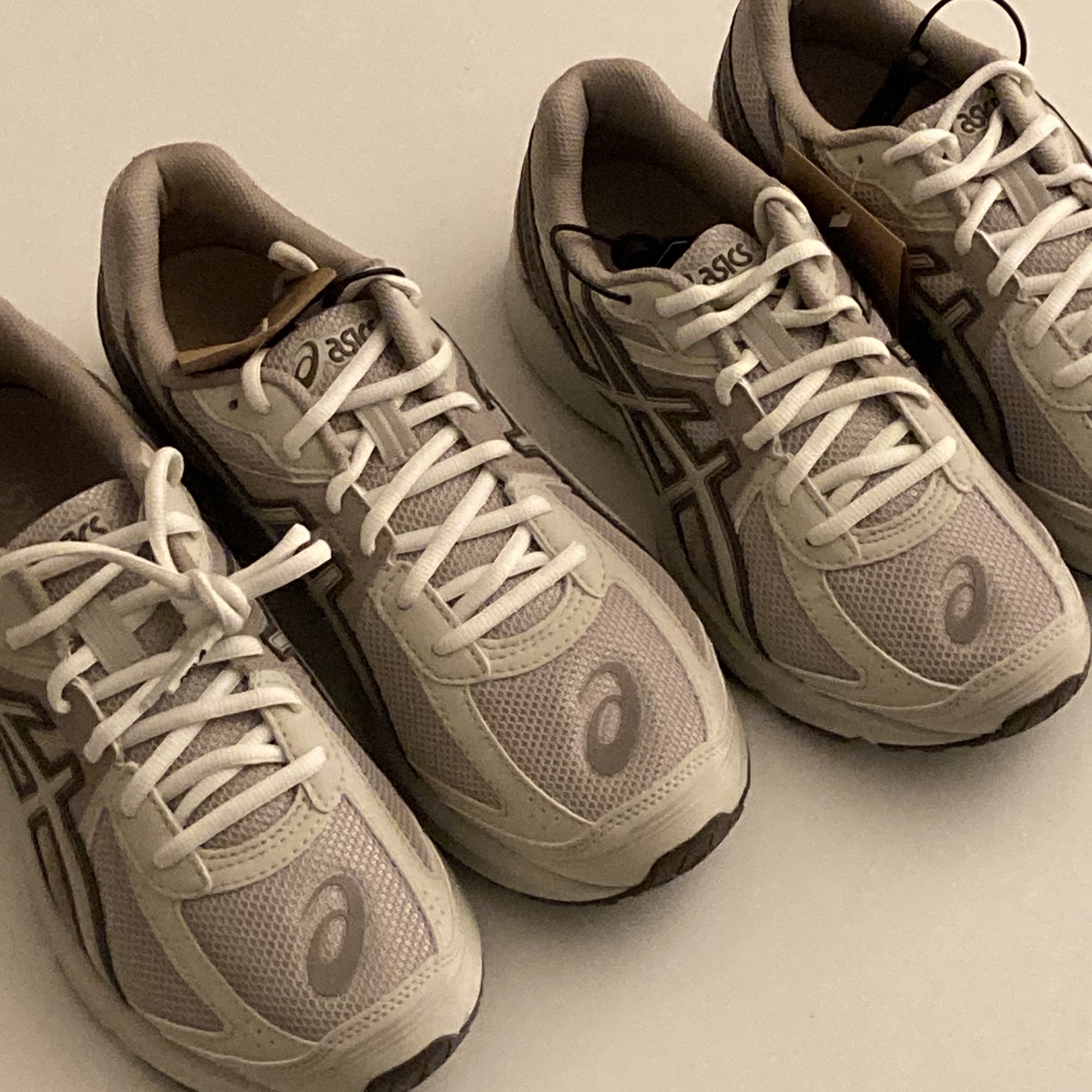 Asics Jog 100 S Birch - 2E Wide 착용 스타일