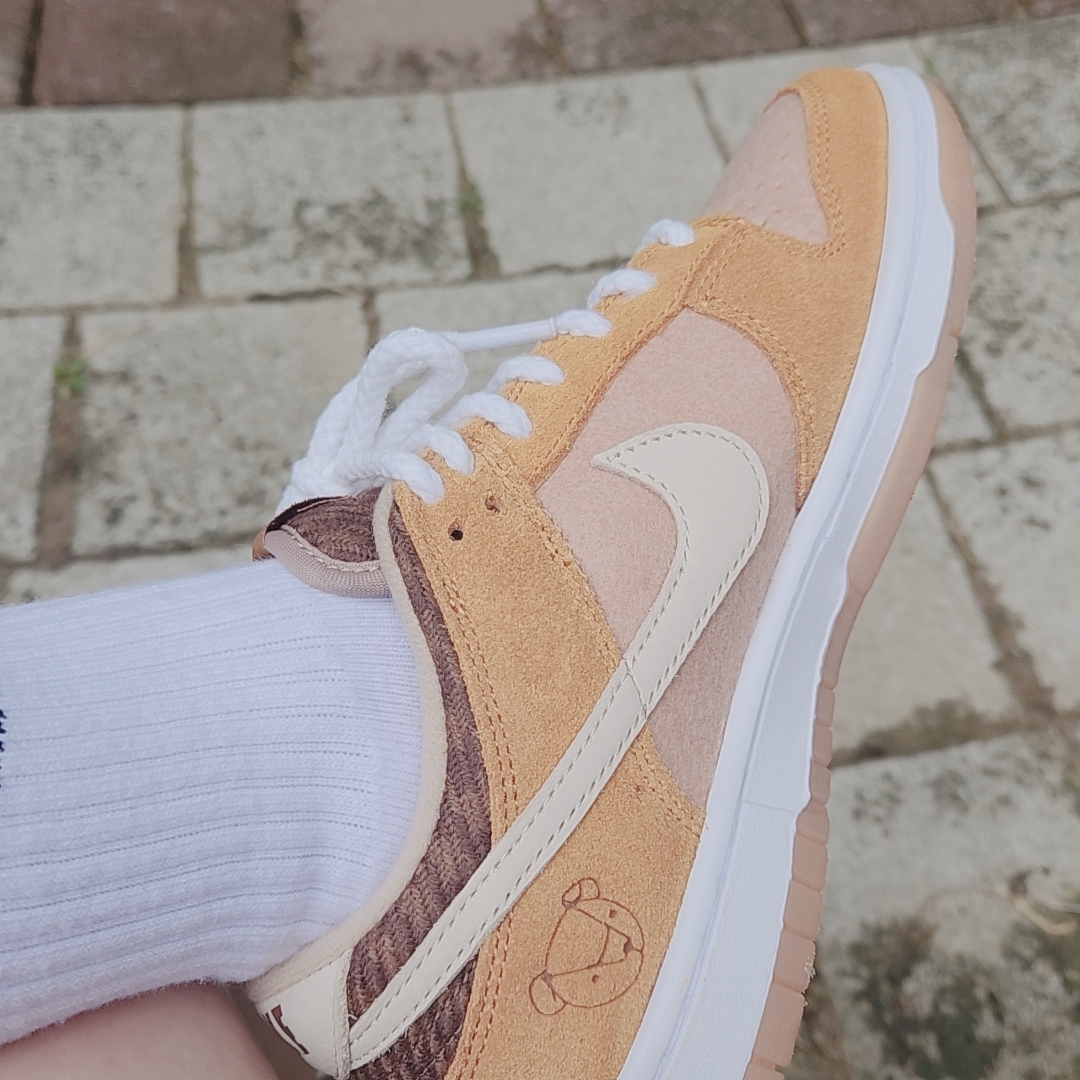 Nike Dunk Low SE Praline Desert Ochre 착용 스타일 - 1