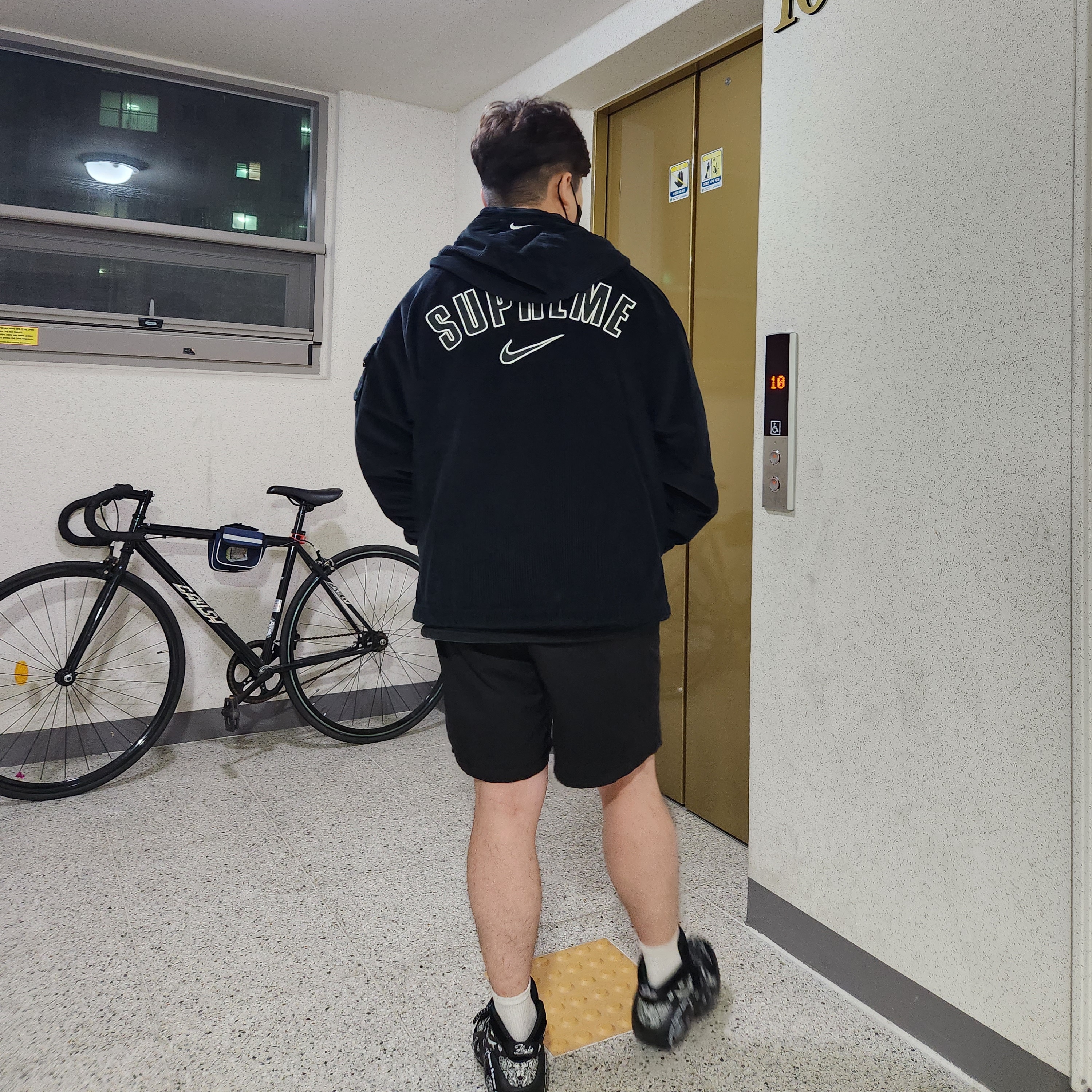 Nike x Supreme Air Zoom Flight 95 SP Black, Supreme x Nike Arc Corduroy Hooded Jacket Black - 22SS 착용 스타일
