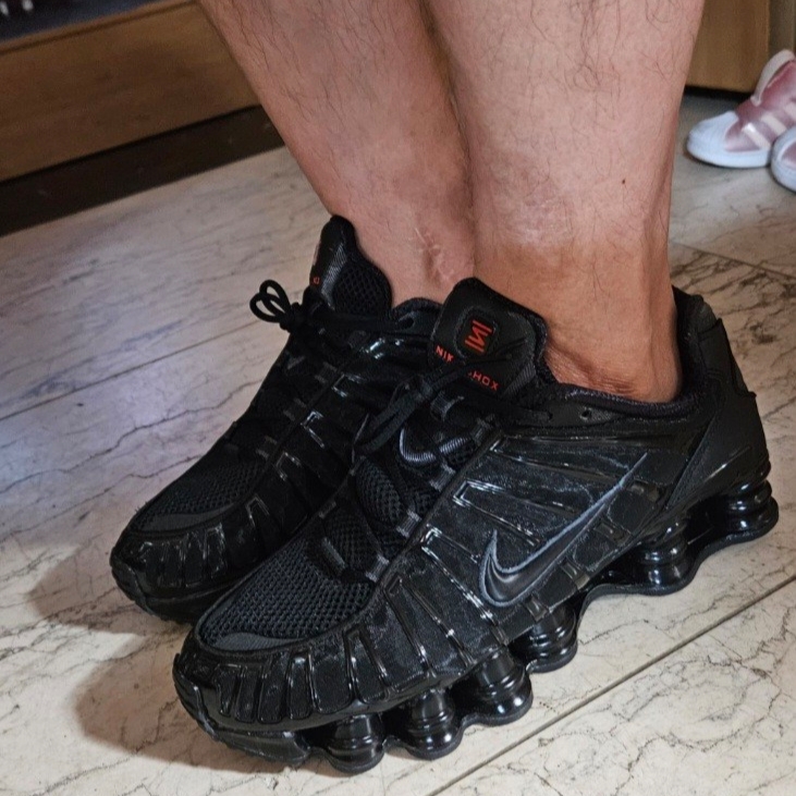 (W) Nike Shox TL Black and Max Orange 착용 스타일