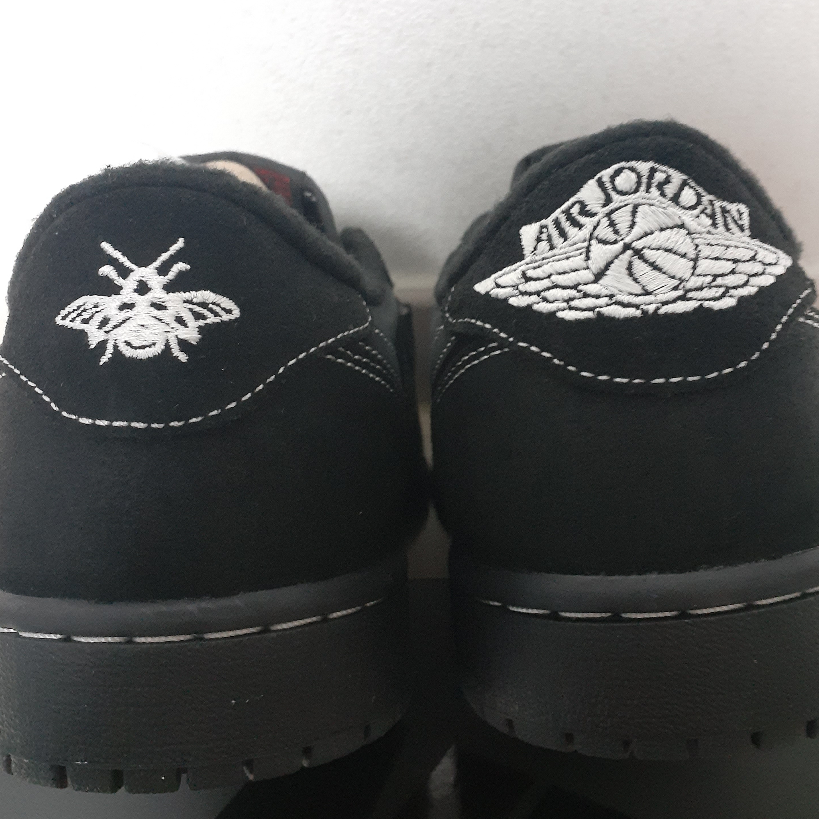 Jordan 1 x Travis Scott Retro Low OG SP Black Phantom 착용 스타일 - 2