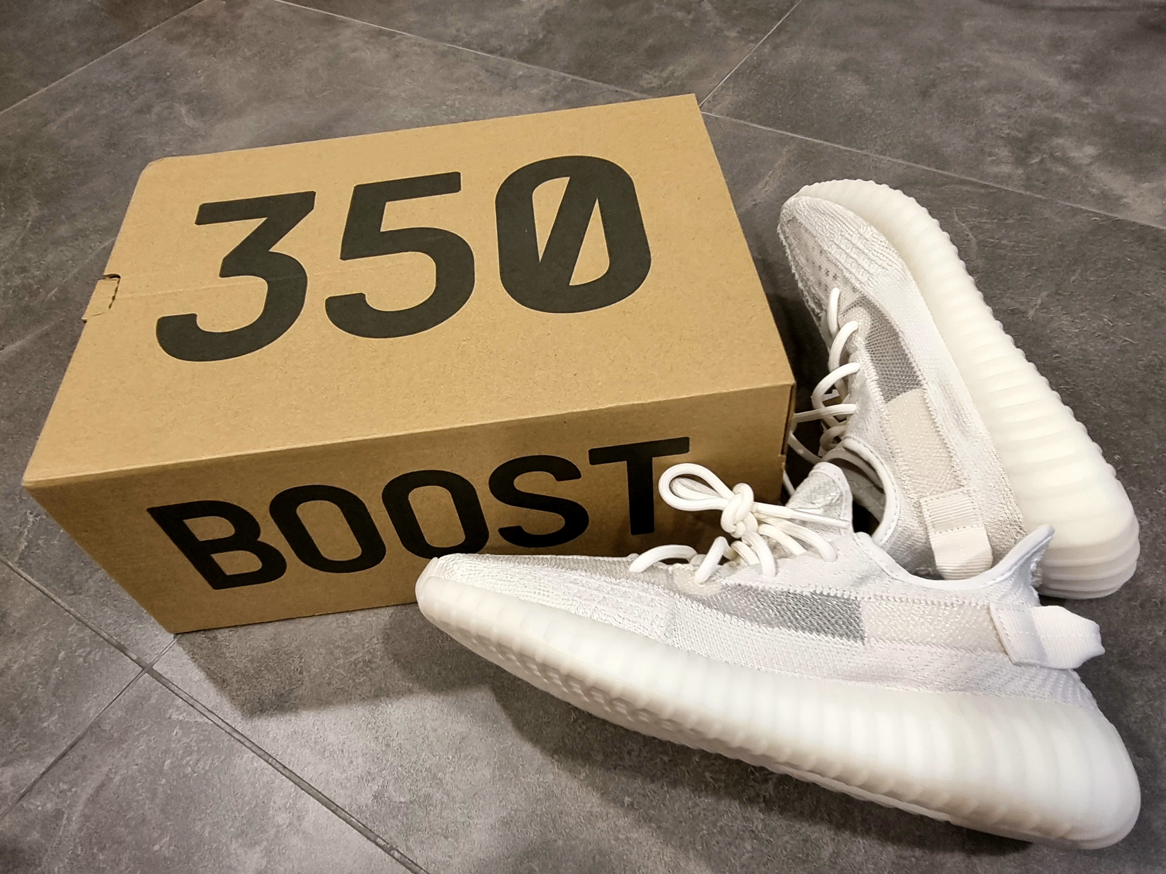 Adidas Yeezy Boost 350 V2 Bone 착용 스타일 - 4
