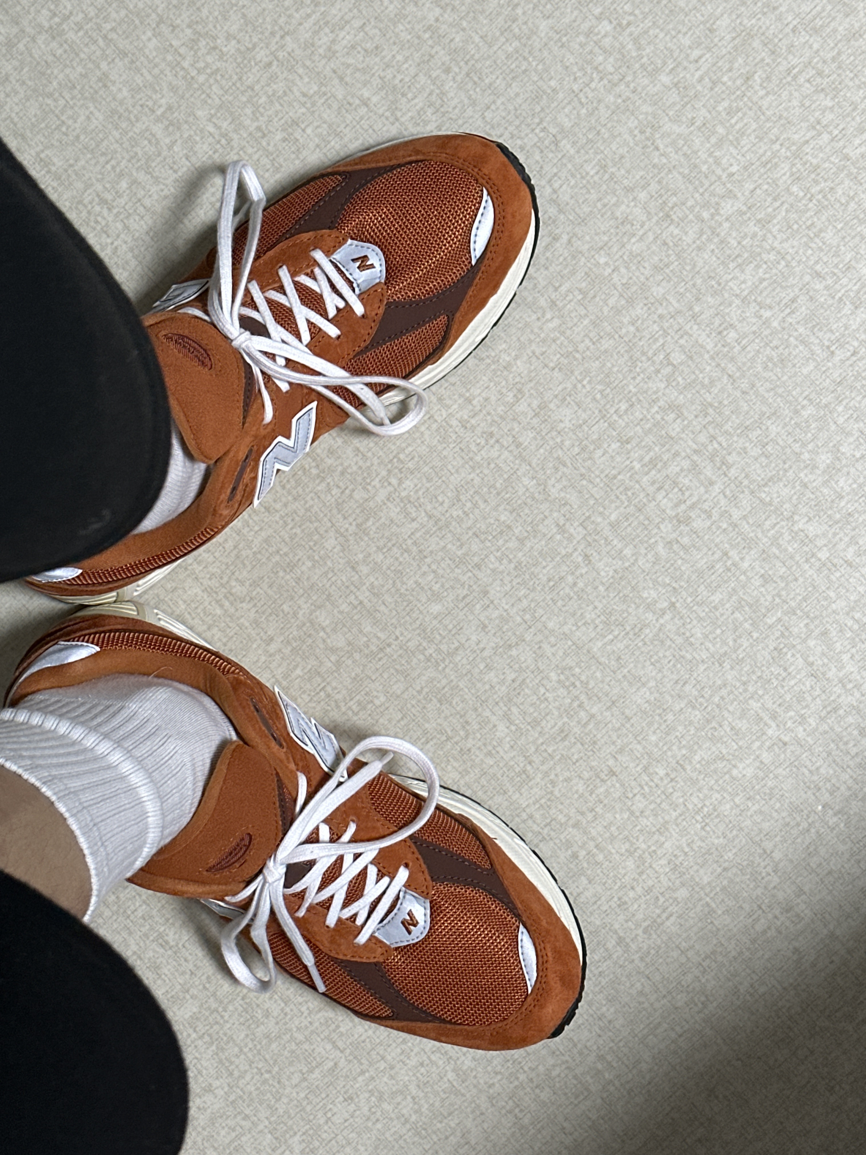 New Balance 2002R Rust Oxide 착용 스타일