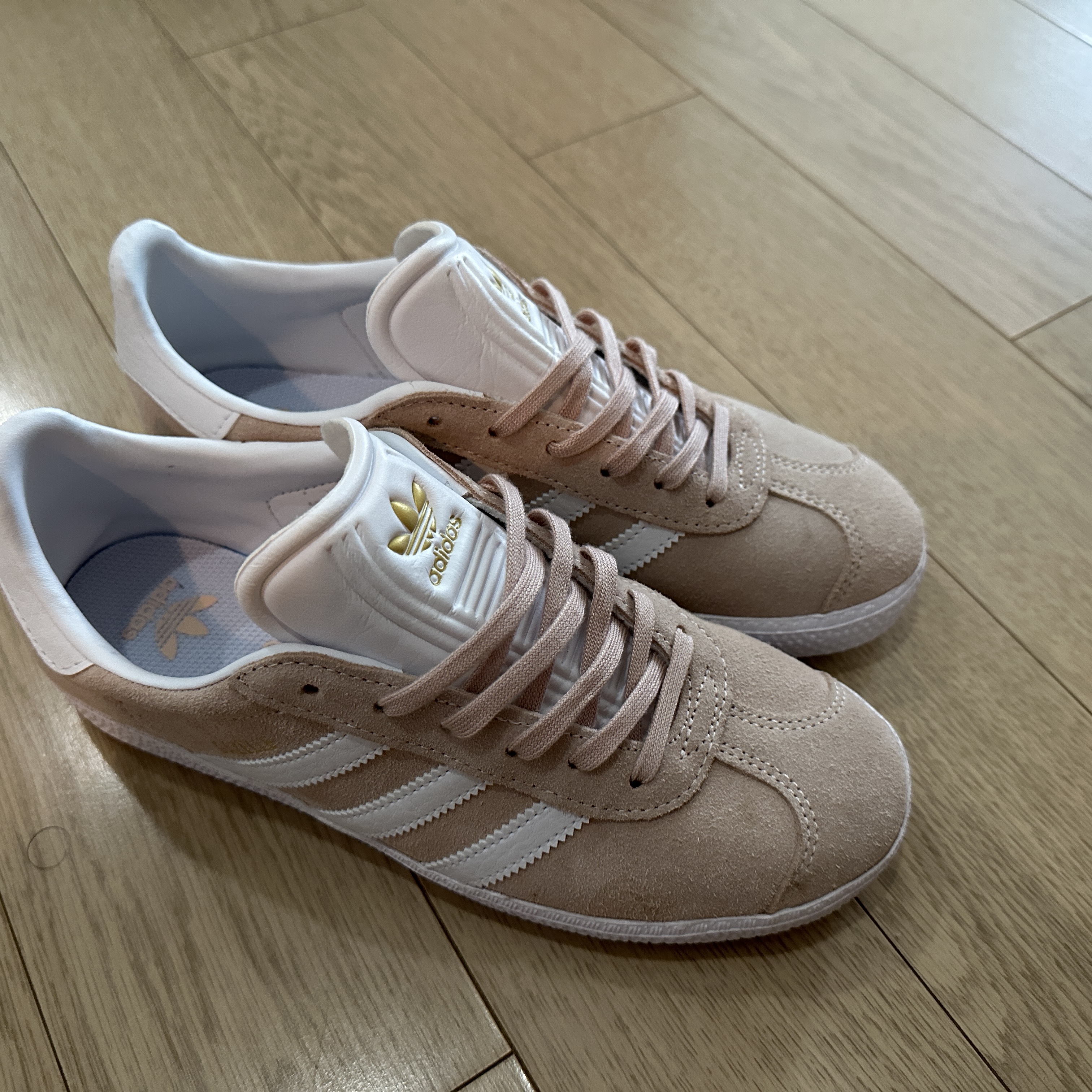 (J) Adidas Gazelle Pink Tint White 착용 스타일