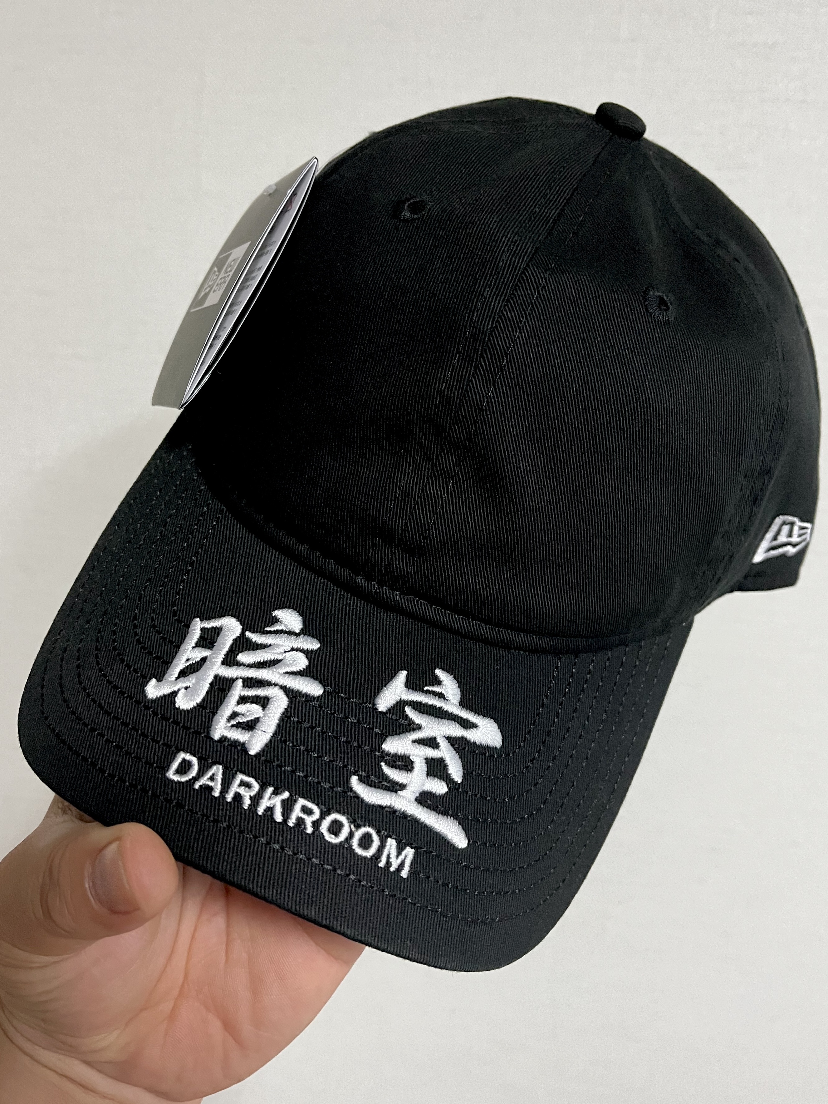 Darkr8m Studio x New Era Unstructured Ball Cap Black 착용 스타일