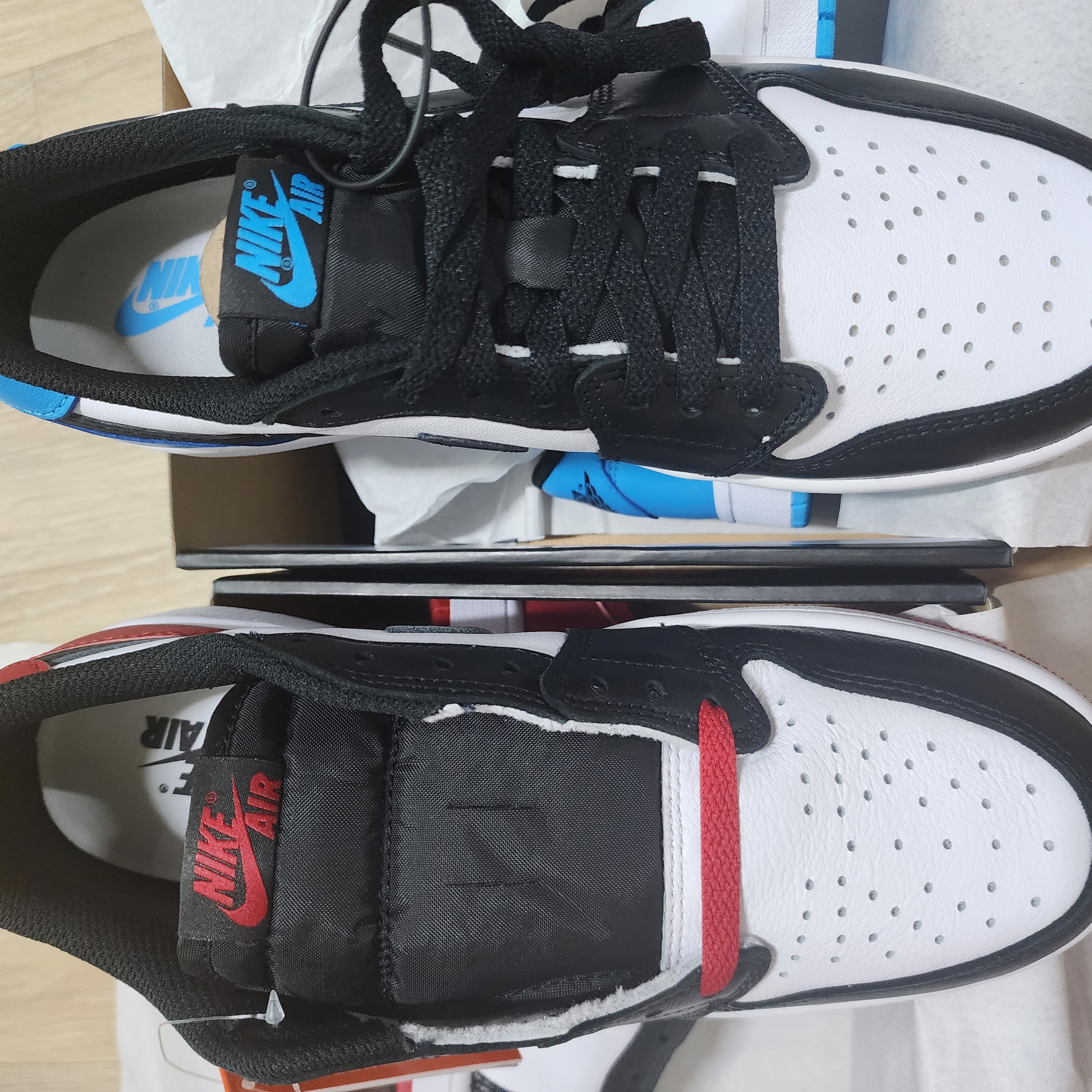 Jordan 1 Retro Low OG Black Toe, Jordan 1 Retro Low OG Black and Dark Powder Blue 착용 스타일 - 3