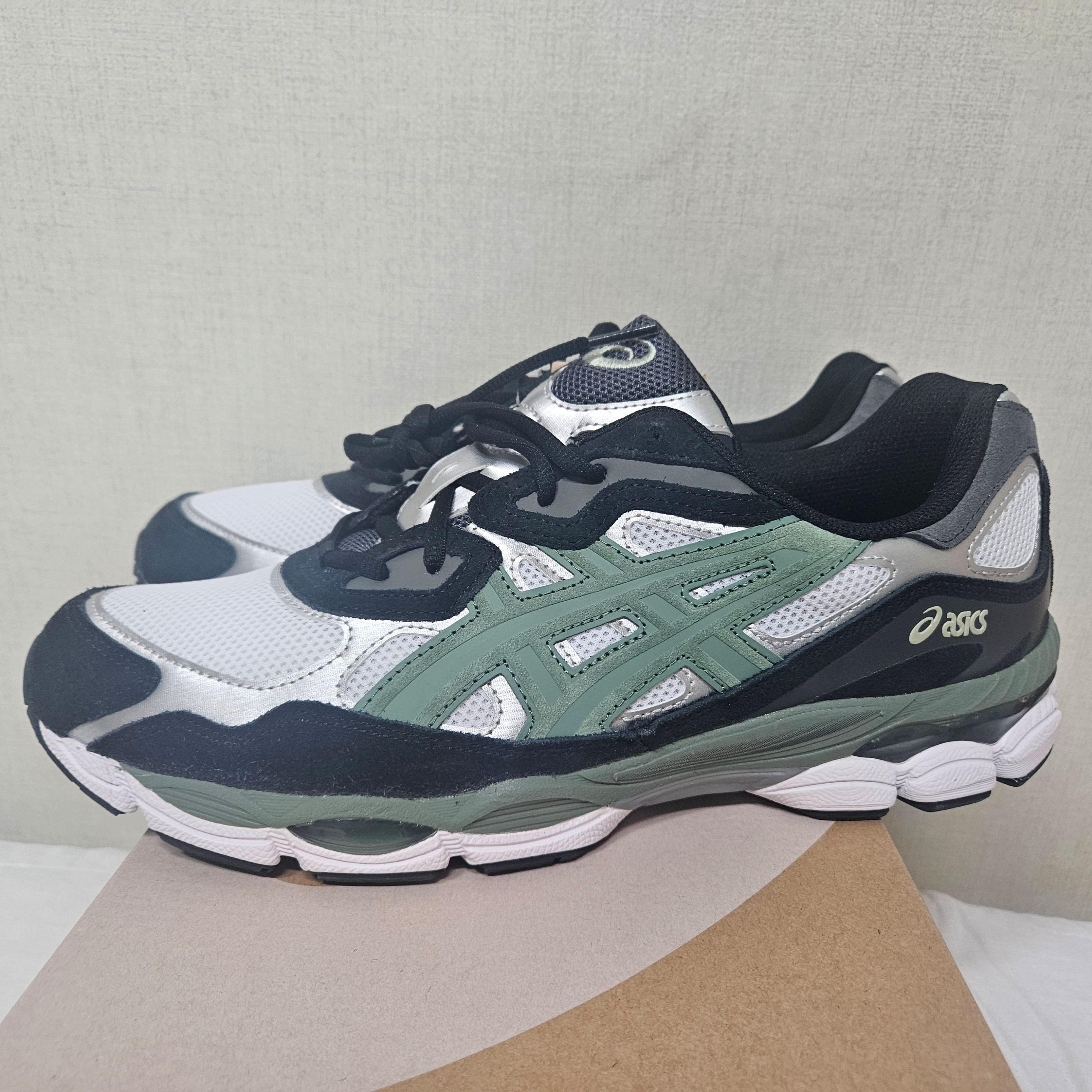 Asics Gel-NYC White Ivy 착용 스타일
