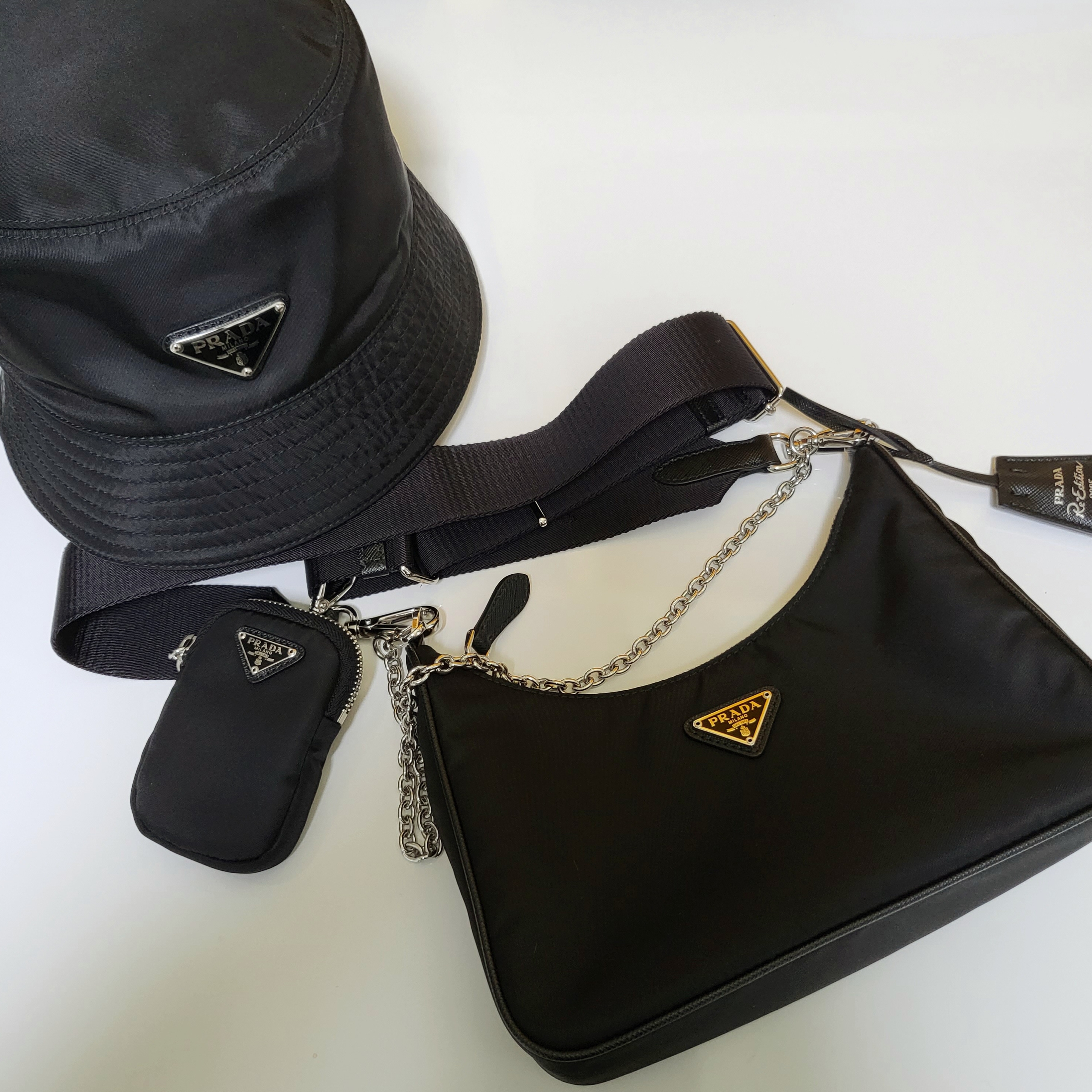 Prada Re-Edition 2005 Re-Nylon Shoulder Bag Black, (W) Prada Re-Nylon Bucket Hat Black 착용 스타일