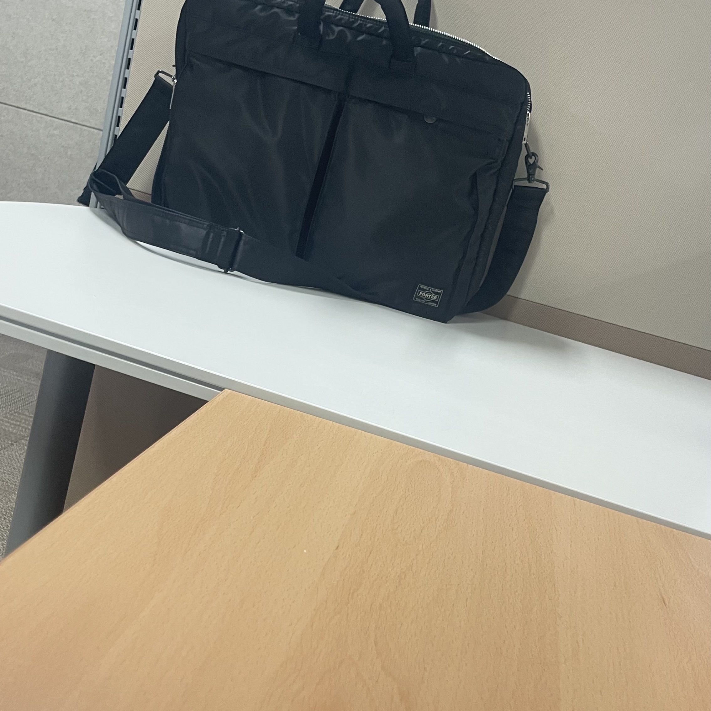 Porter Tanker 2Way Briefcase Black 착용 스타일 - 2