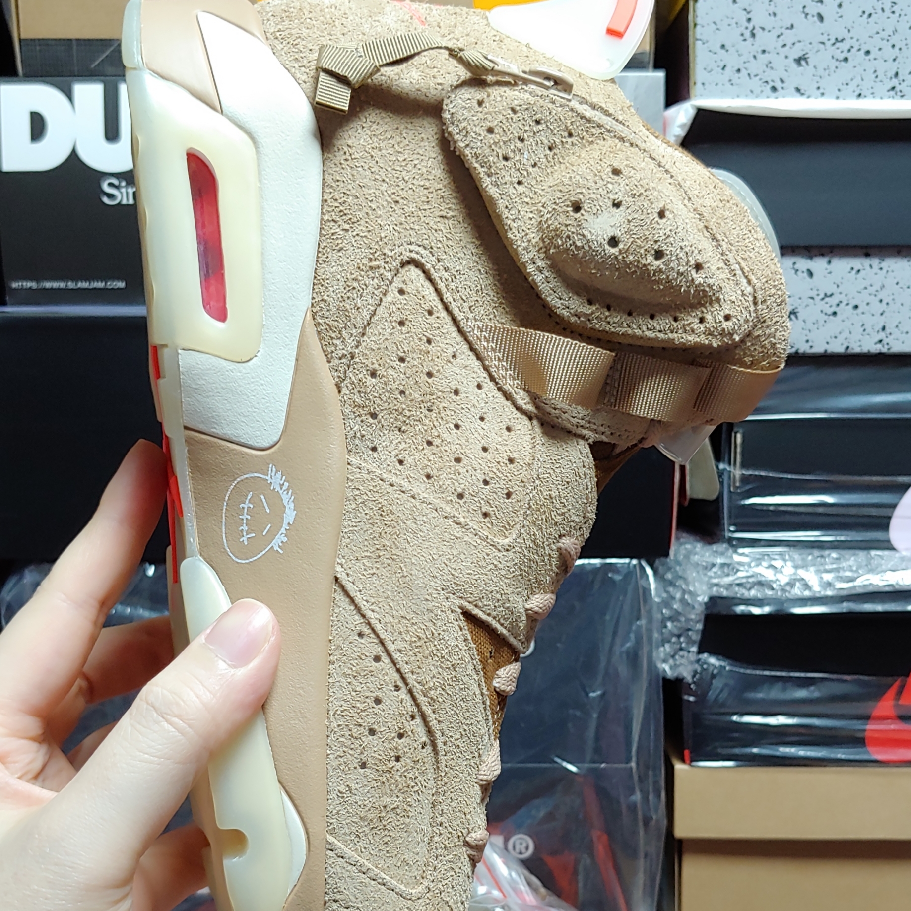 Jordan 6 x Travis Scott Retro SP British Khaki 착용 스타일 - 3