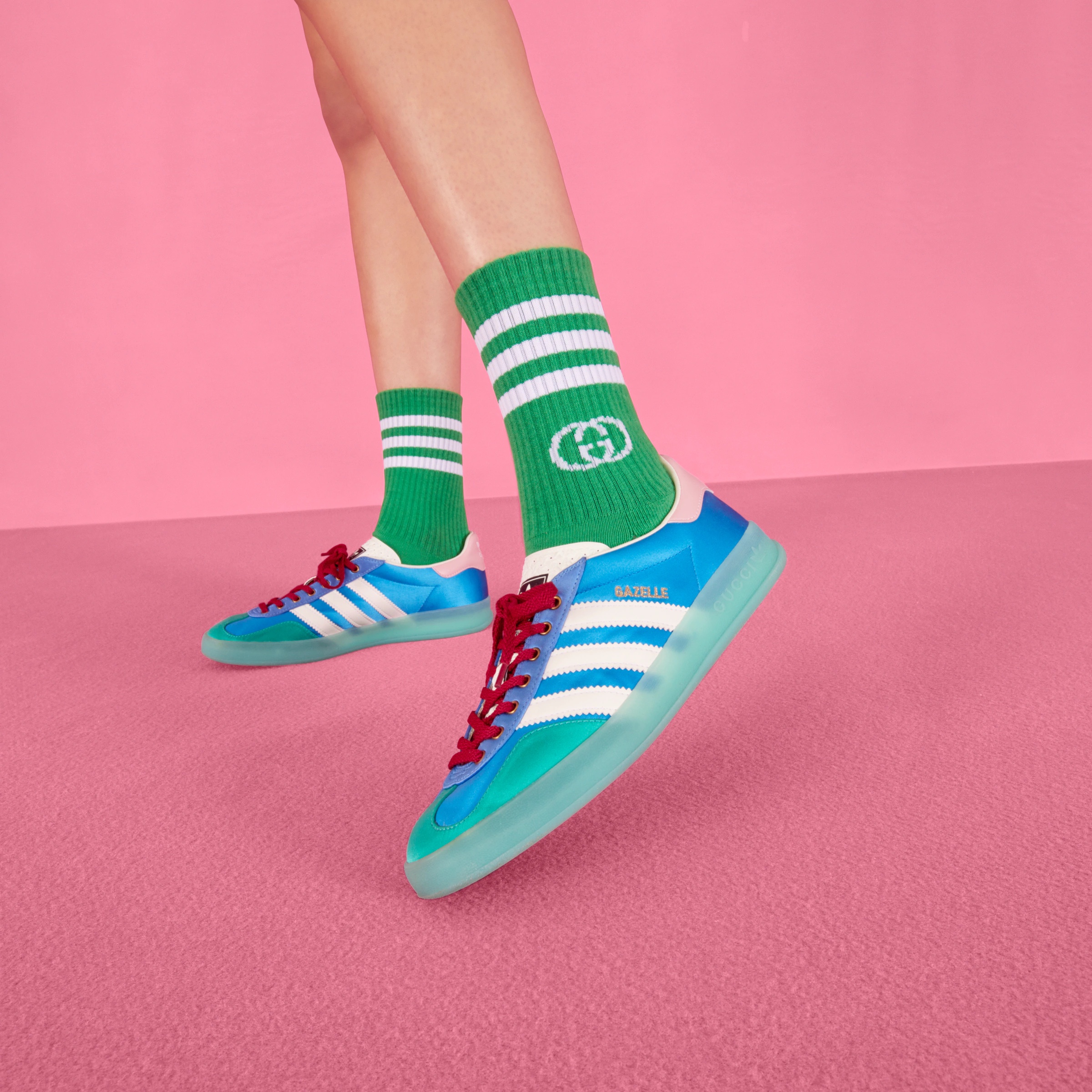 (W) Gucci x Adidas Gazelle Light Blue Silk, Nike Everyday Lightweight Training Crew Socks White (3 Pack/Korean Ver.) 착용 스타일