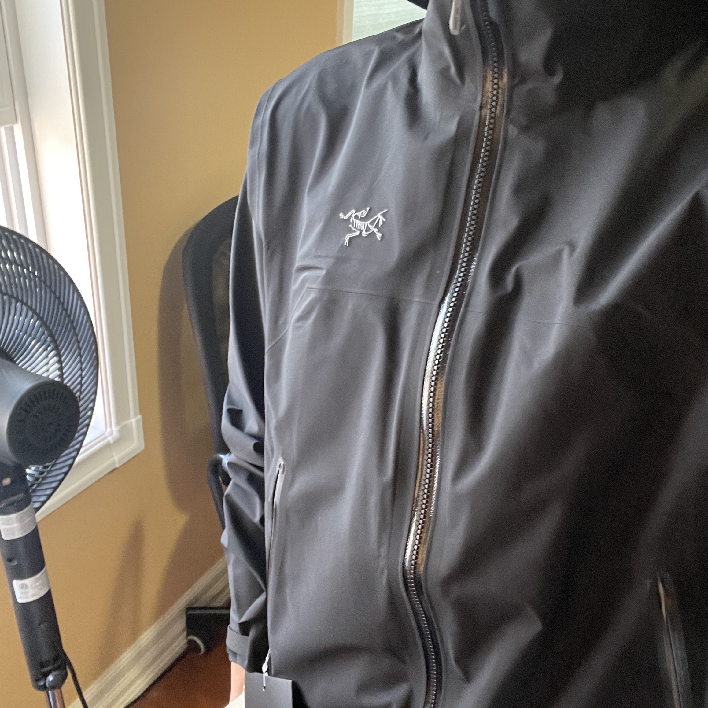 Arc'teryx Gamma MX Hoody Black, Arc'teryx Atom LT Hoody Black 착용 스타일 - 1