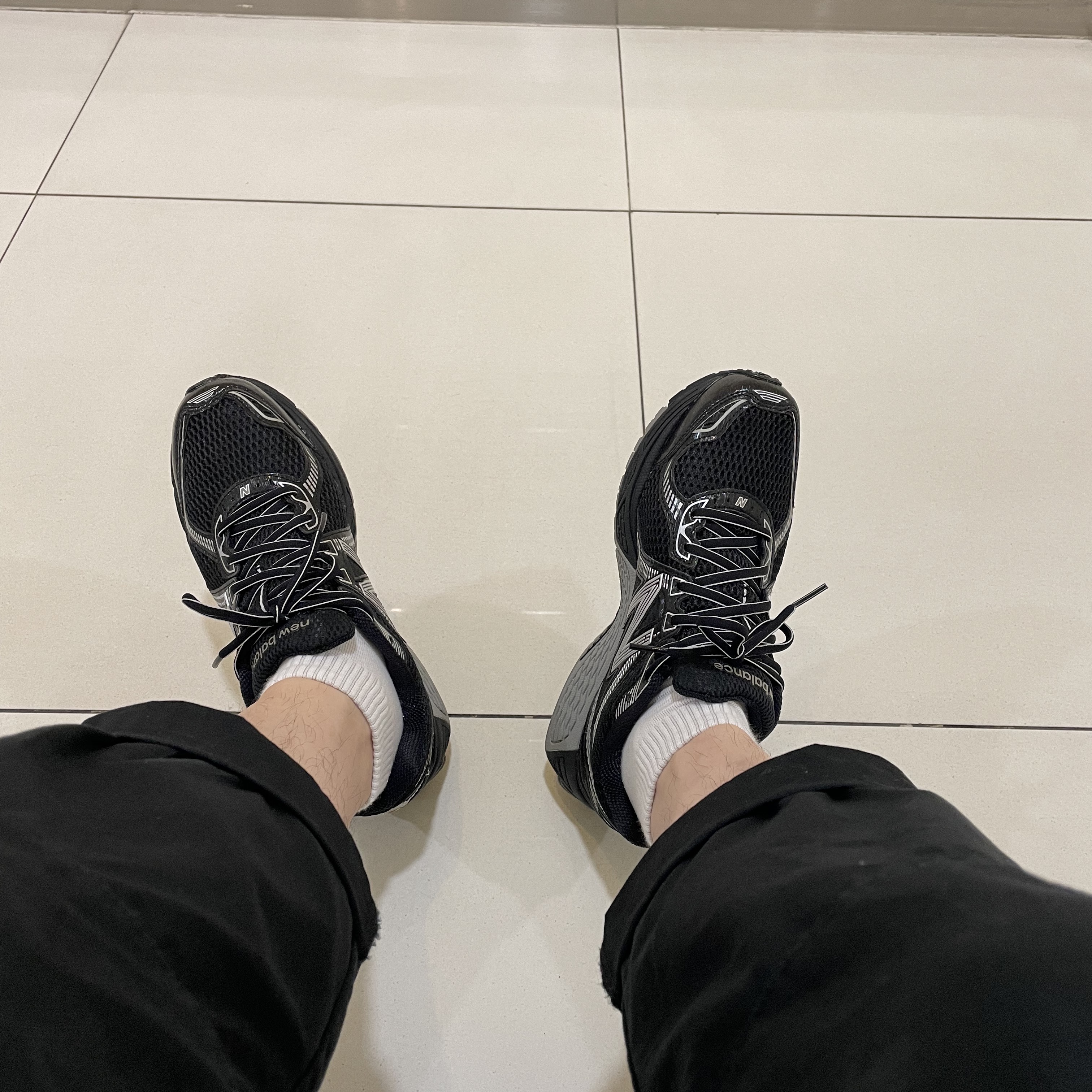 New Balance 860v2 Black Grey 착용 스타일
