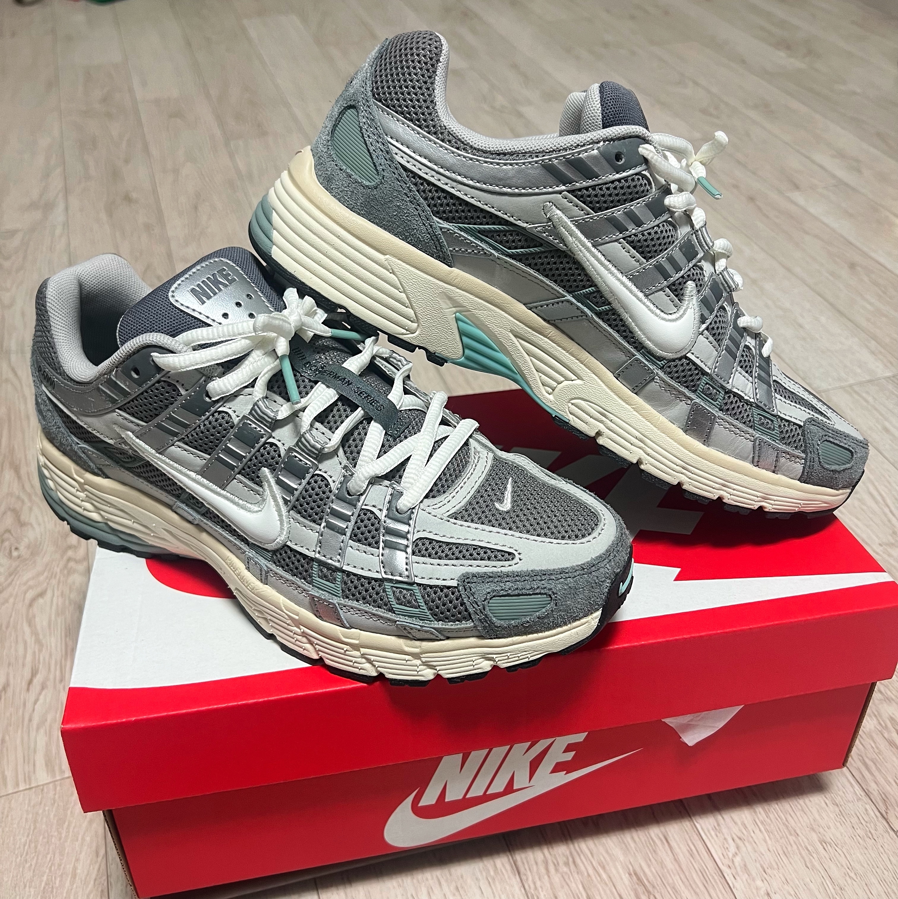 Nike P-6000 Flat Pewter Light Iron Ore 착용 스타일
