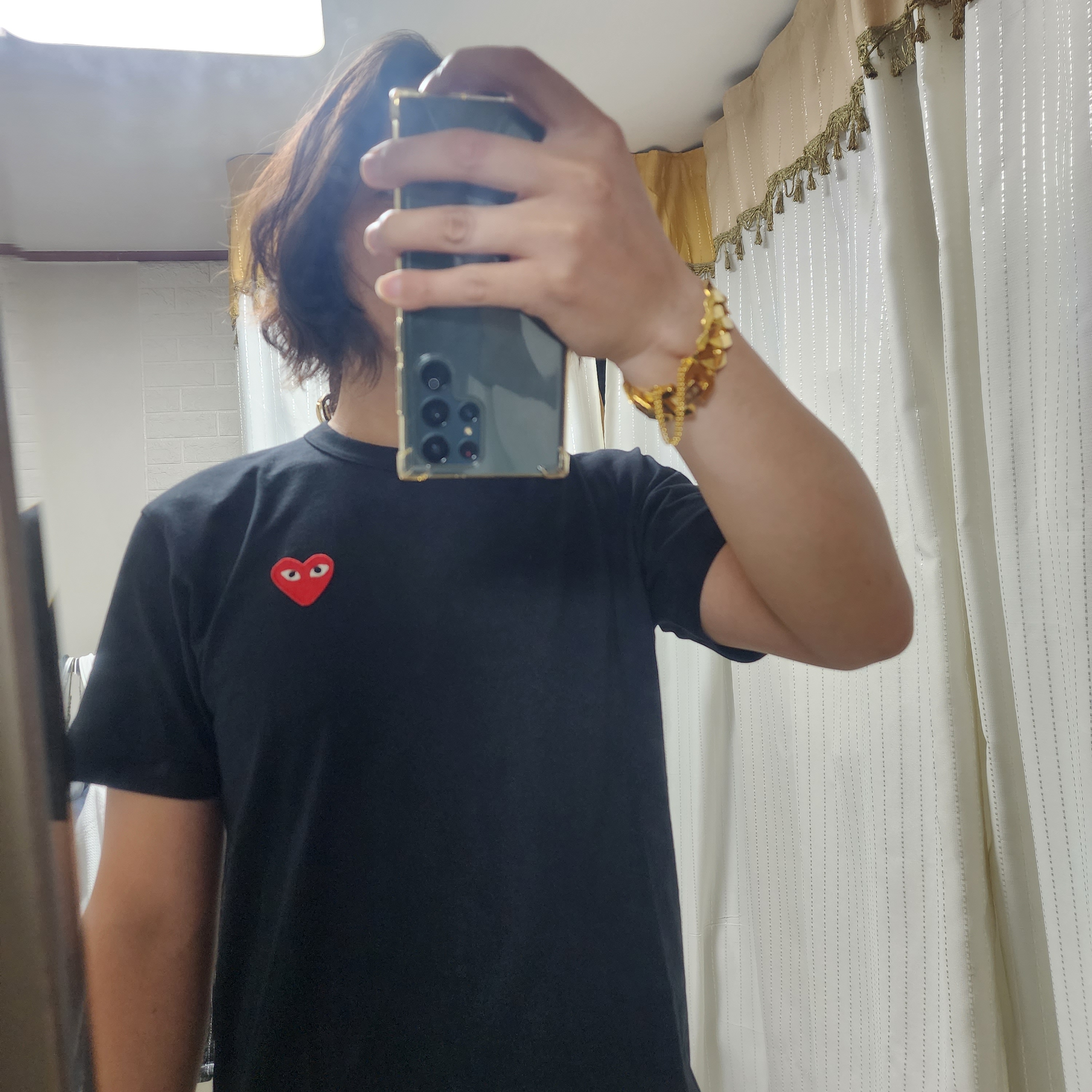 Play Comme des Garcons Red Heart T-Shirt Black 착용 스타일 - 1